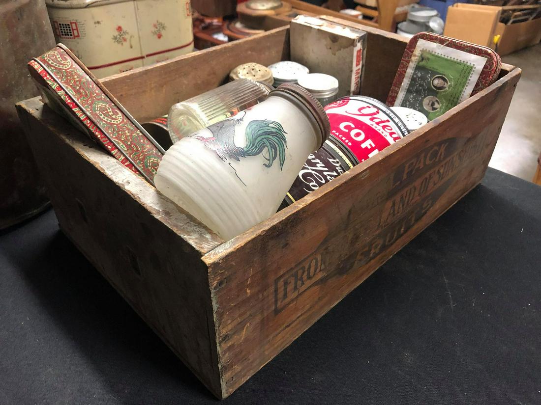 Wooden Crate With Tins/Salt & Pepper Shakers: Wooden Crate With Tins/Salt & Pepper Shakers