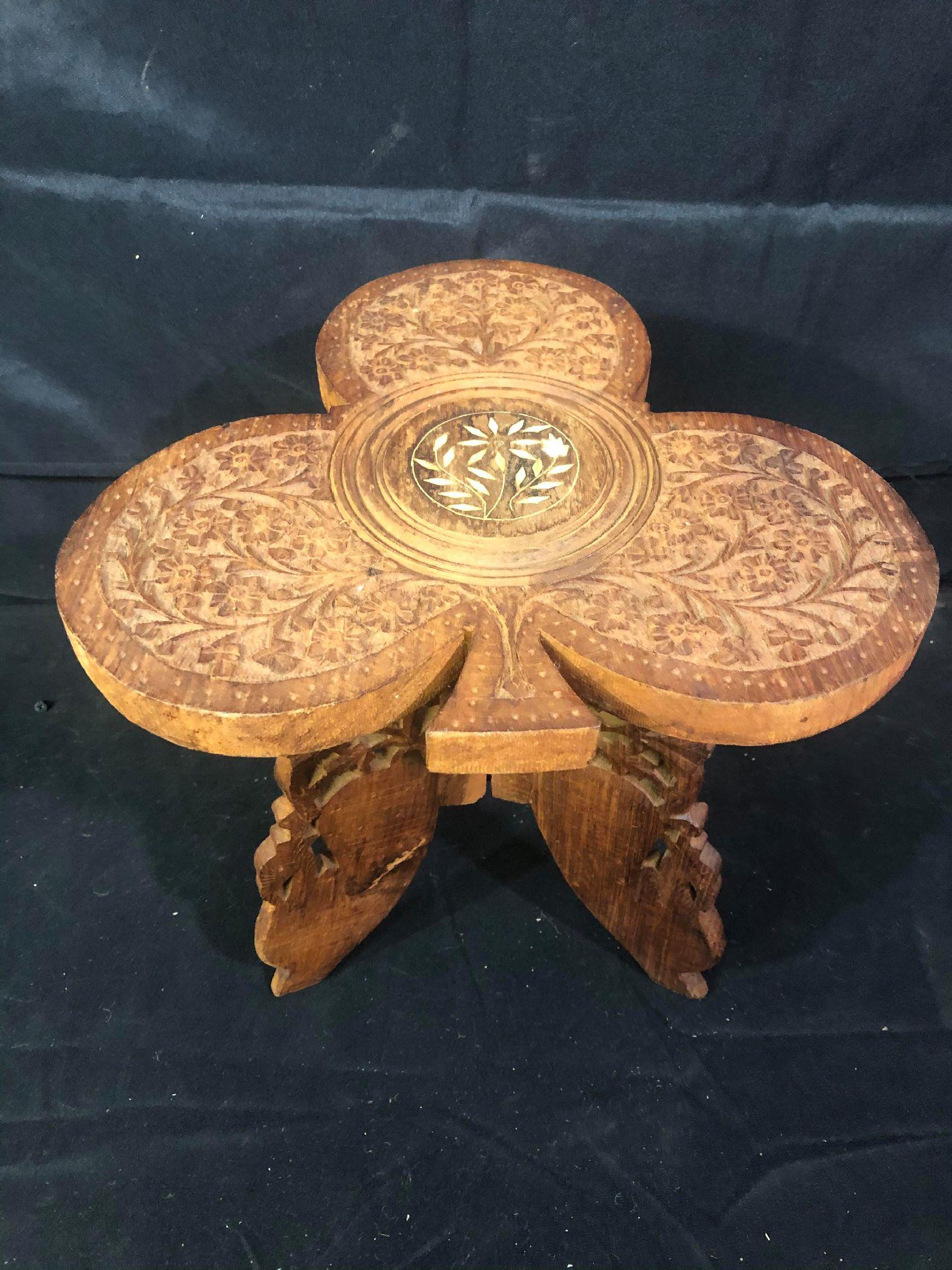 Wooden Inlaid Clover Console Table: Wooden Inlaid Clover Console Table