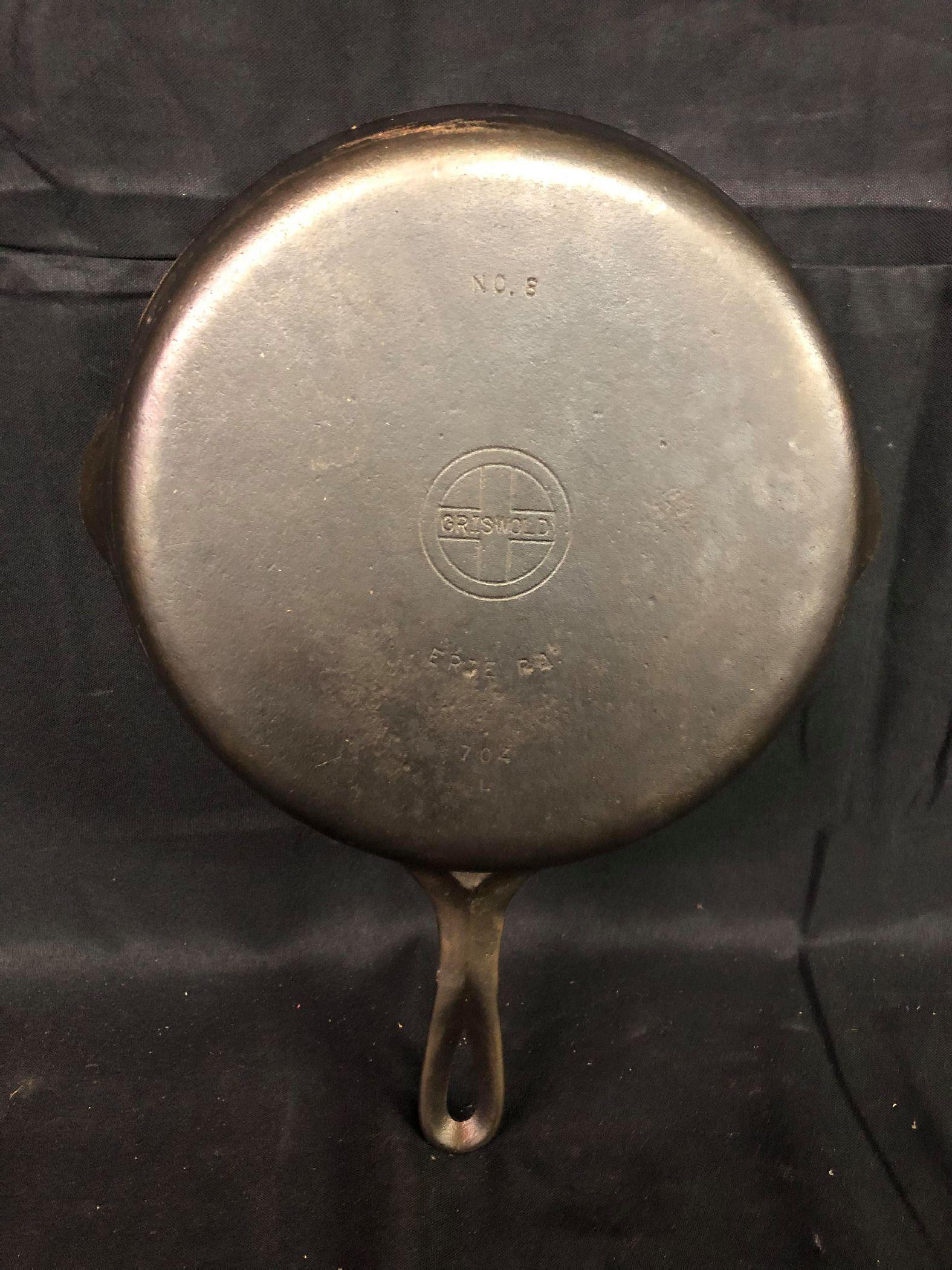 No. 8 Griswold Cast Iron Skillet 704L: No. 8 Griswold Cast Iron Skillet 704L