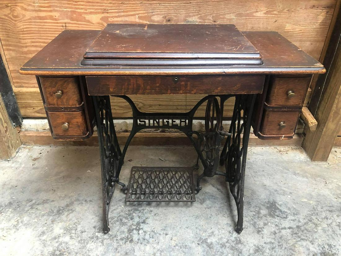 Antique Singer Sewing Desk With Singer Sewing Machine: Antique Singer Sewing Desk With Singer Sewing Machine