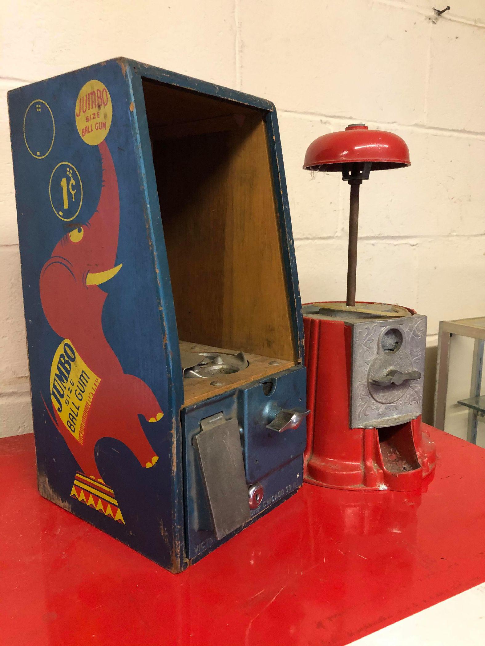 Pair Of Gumball Machines Including Jumbo 1 Cent: Pair Of Gumball Machines Including Jumbo 1 Cent