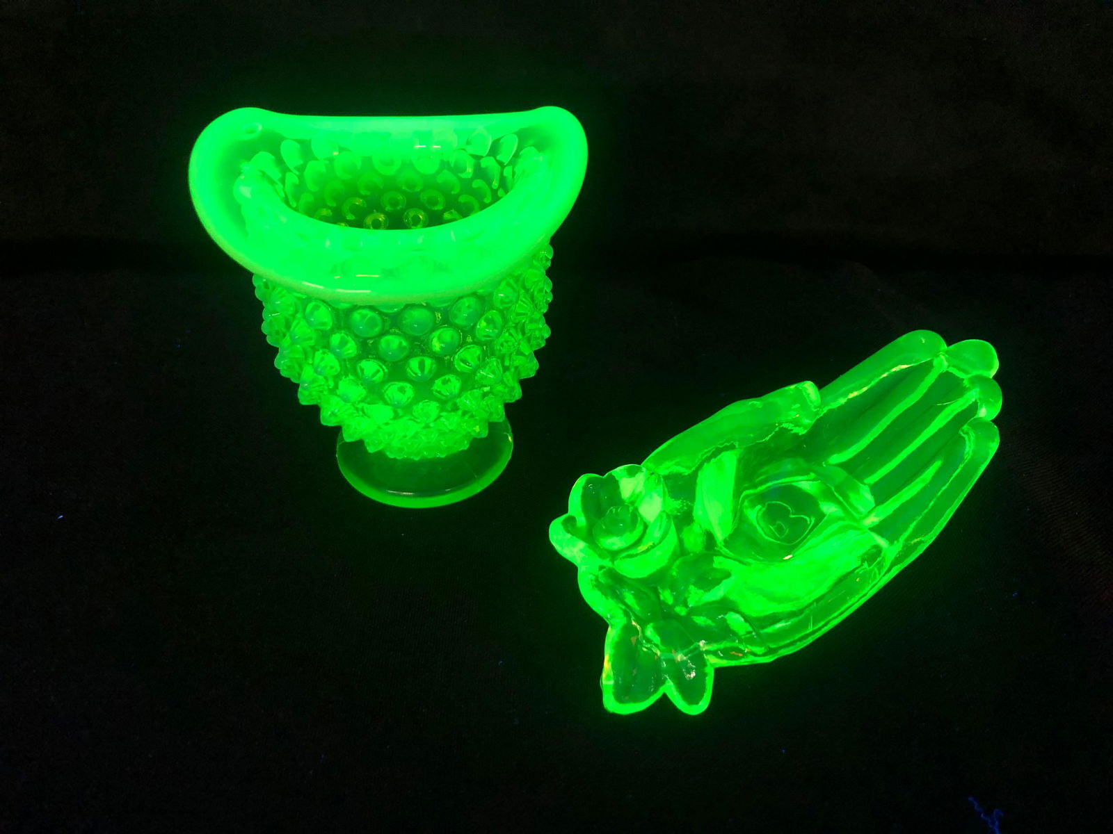 HOBNAIL FENTON / GLASS HAND VASELINE GLASS (1 of 1)