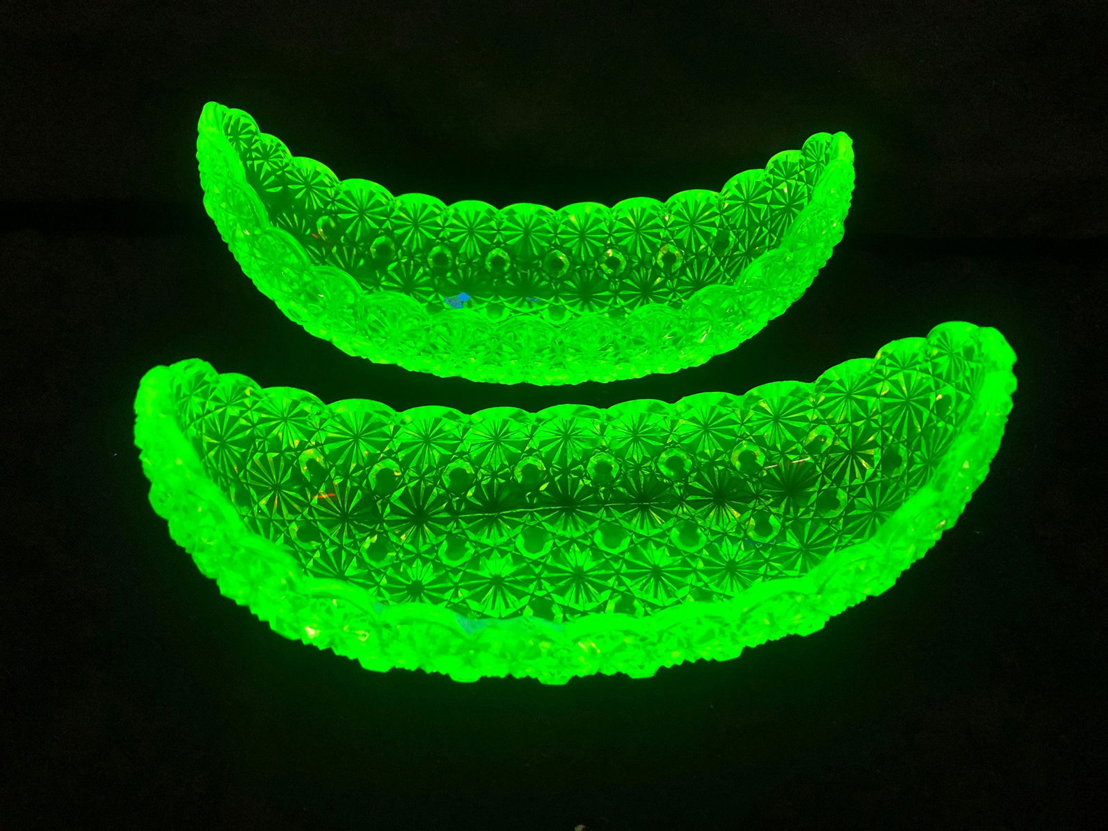 VASELINE GLASS BANANA SPLIT BOWLS (1 of 1)
