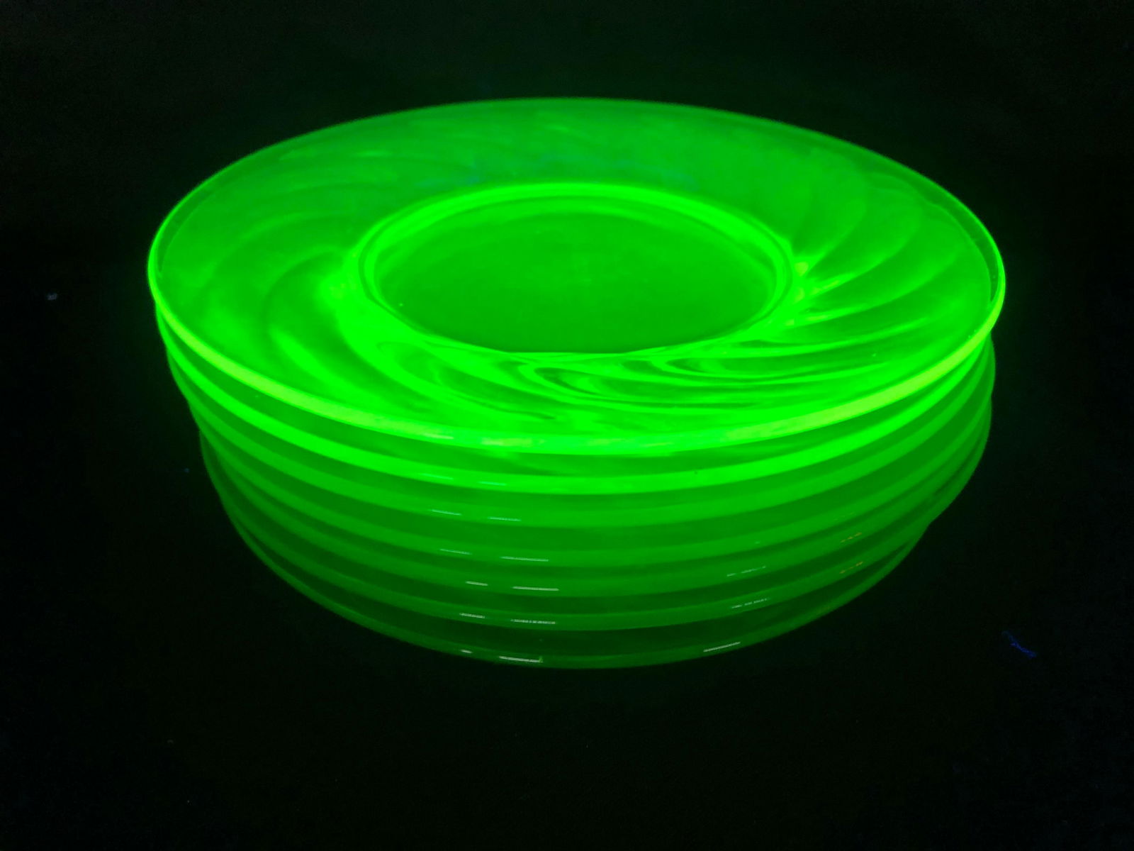 VASELINE GLASS BLAZERS / PLATES (1 of 1)