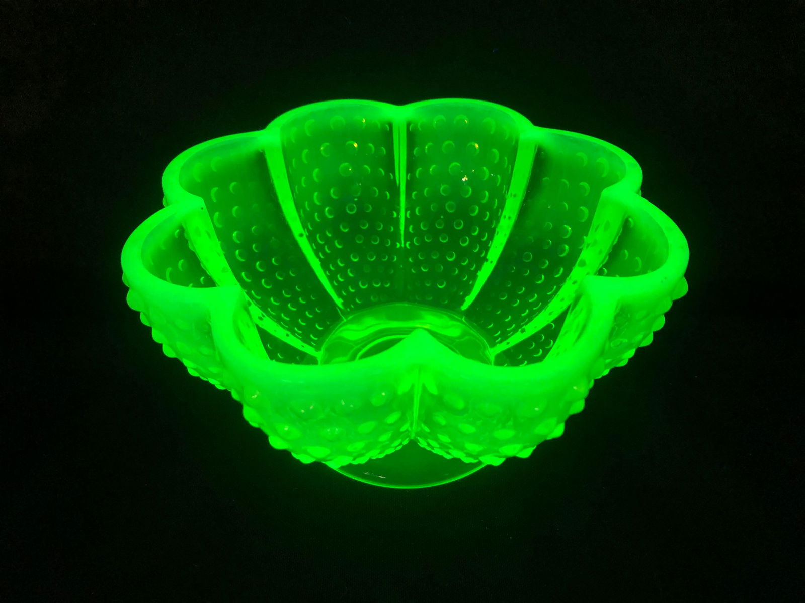 HOBNAIL FENTON BOWL (1 of 1)