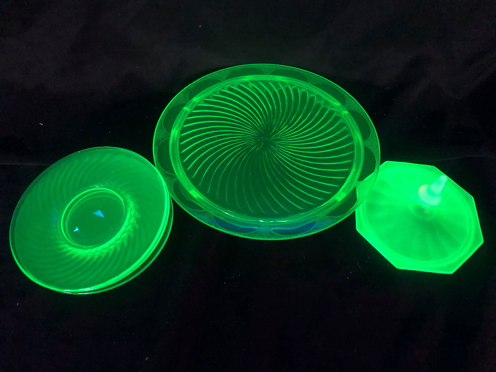 ASSORTED VASELINE GLASS (1 of 1)