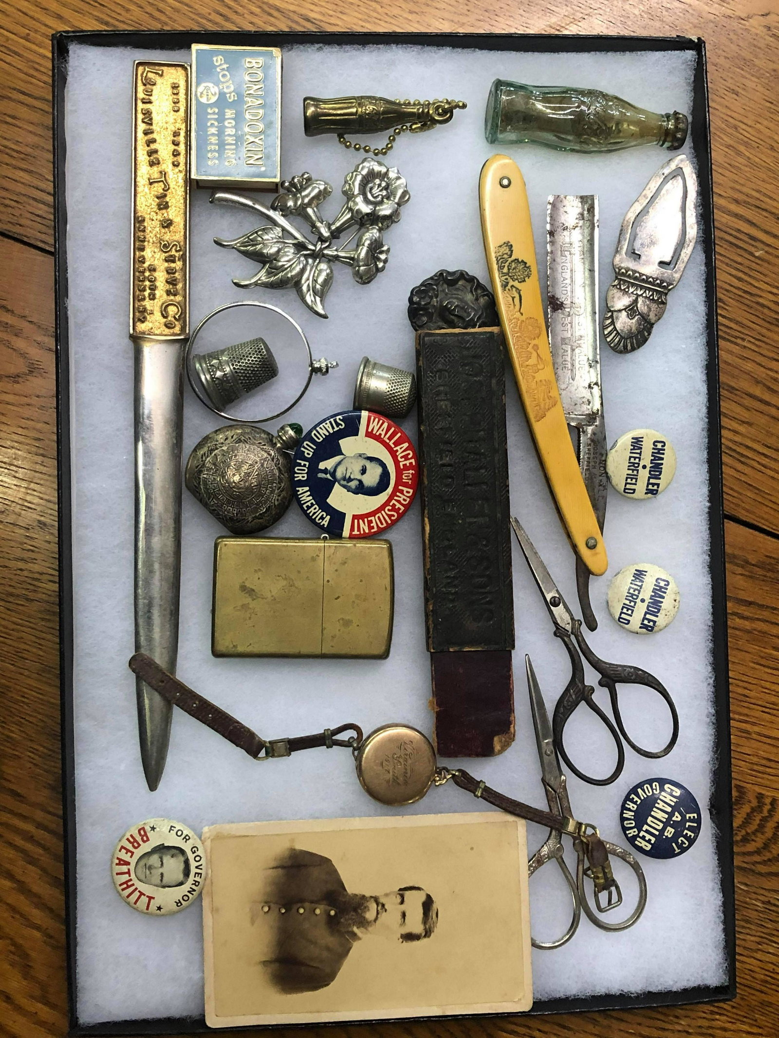 COLLECTIBLE CASE WITH ELECTION BUTTONS, RAZOR, LETTER: COLLECTIBLE CASE WITH ELECTION BUTTONS, RAZOR, LETTER OPENER AND MORE