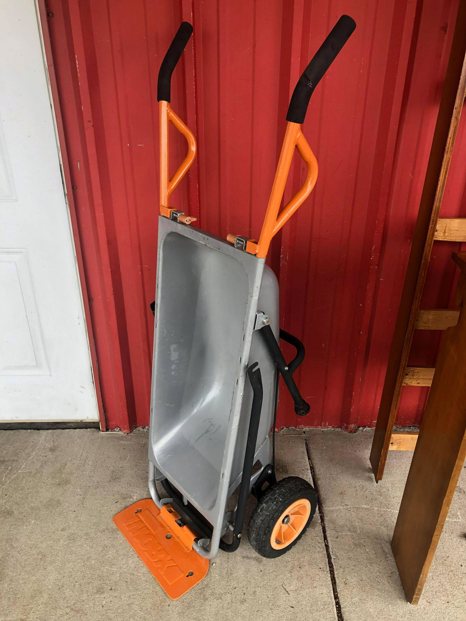 WORX WG050 WHEEL BARROW (1 of 2)