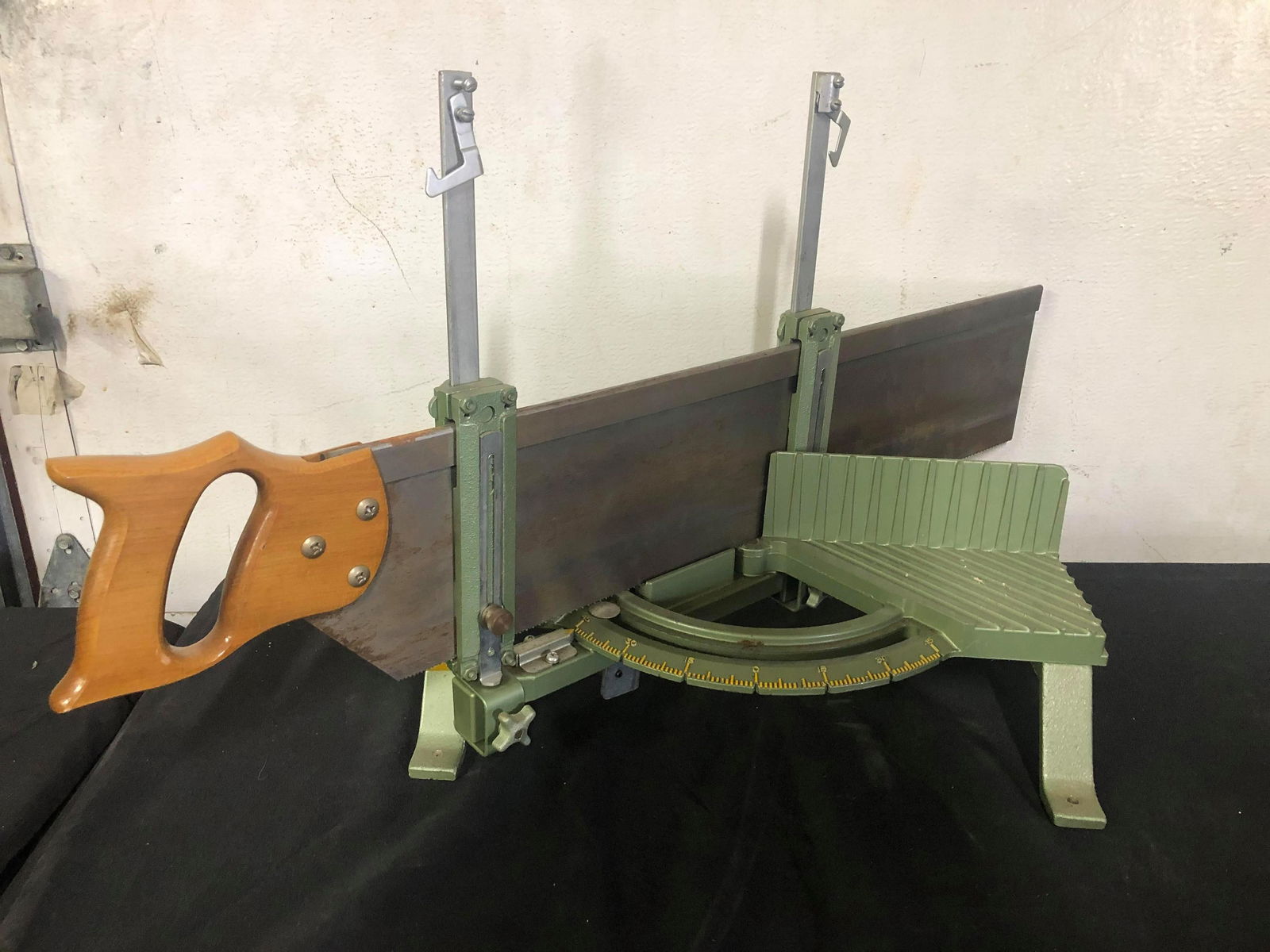 HEMPE MITRE SAW SET UP WITH SAW (1 of 3)