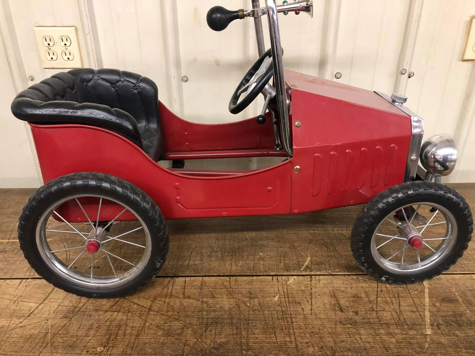 METAL 1938 ROADSTER PEDAL CAR: METAL 1938 ROADSTER PEDAL CAR