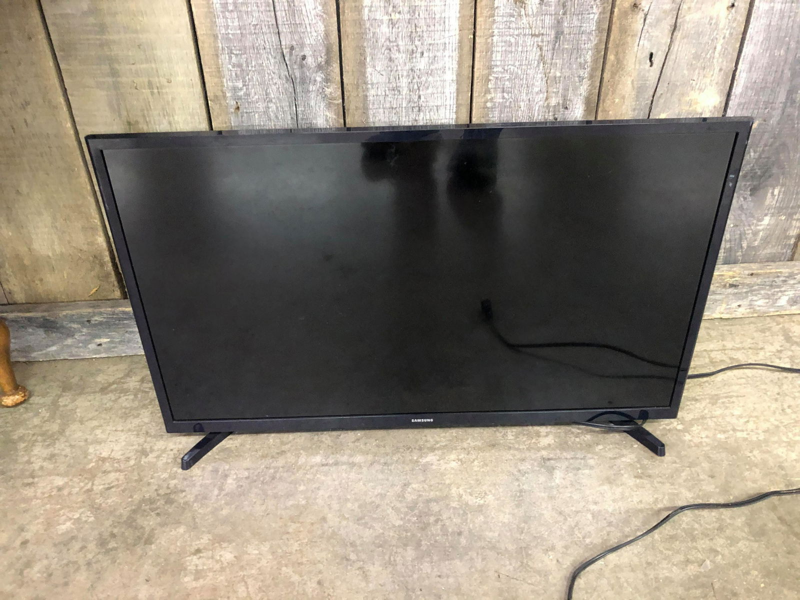SAMSUNG FLAT SCREEN TV: SAMSUNG FLAT SCREEN TV