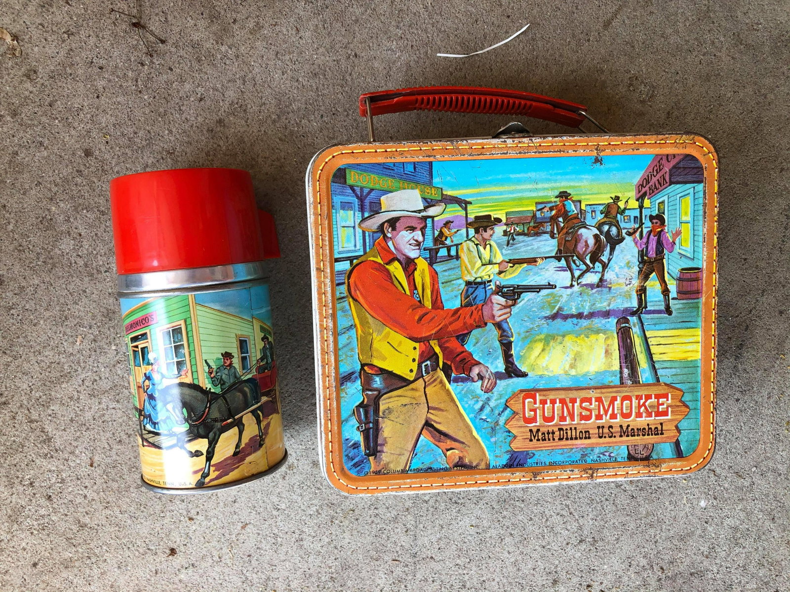 "GUNSMOKE, MATT DILLION U.S. MARSHALL" LUNCH BOX &: "GUNSMOKE, MATT DILLION U.S. MARSHALL" LUNCH BOX & THERMOS