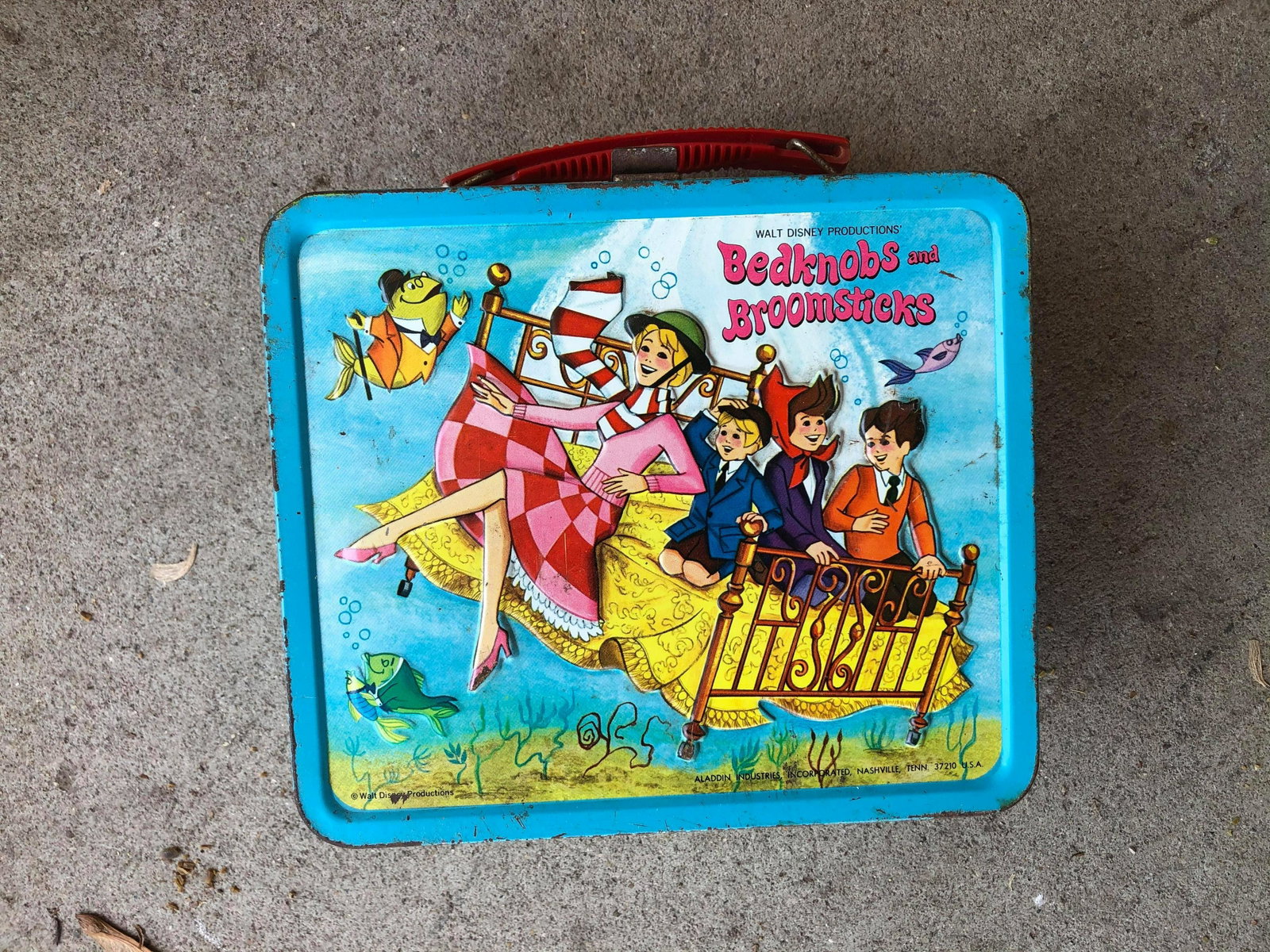 "BEDKNOBS AND BROOMSTICKS" LUNCH BOX: "BEDKNOBS AND BROOMSTICKS" LUNCH BOX