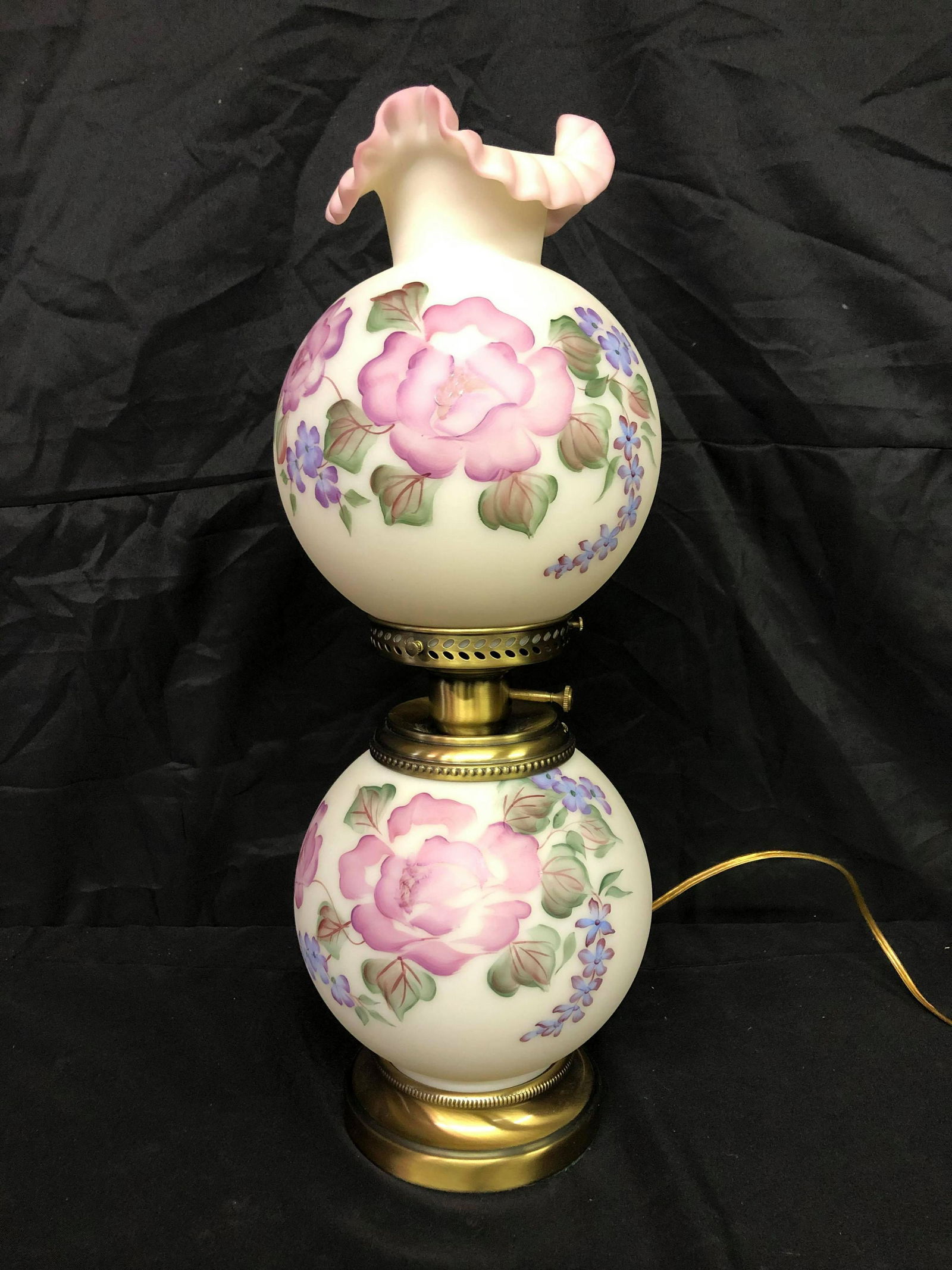 GONE WITH THE WIND STYLE FENTON LAMP: GONE WITH THE WIND STYLE FENTON LAMP