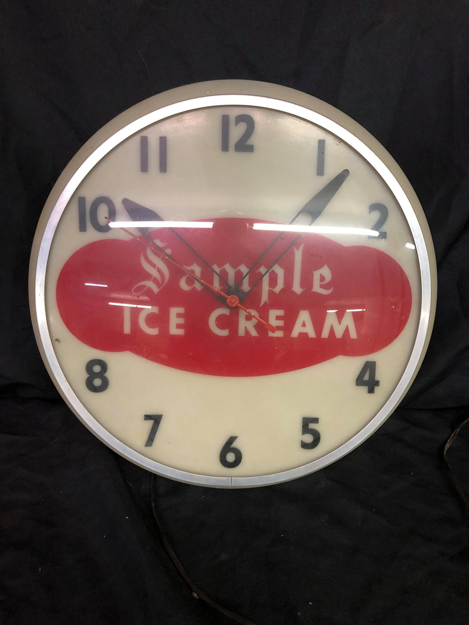VINTAGE SAMPLE ICE CREAM LIGHTED CLOCK: VINTAGE SAMPLE ICE CREAM LIGHTED CLOCK
