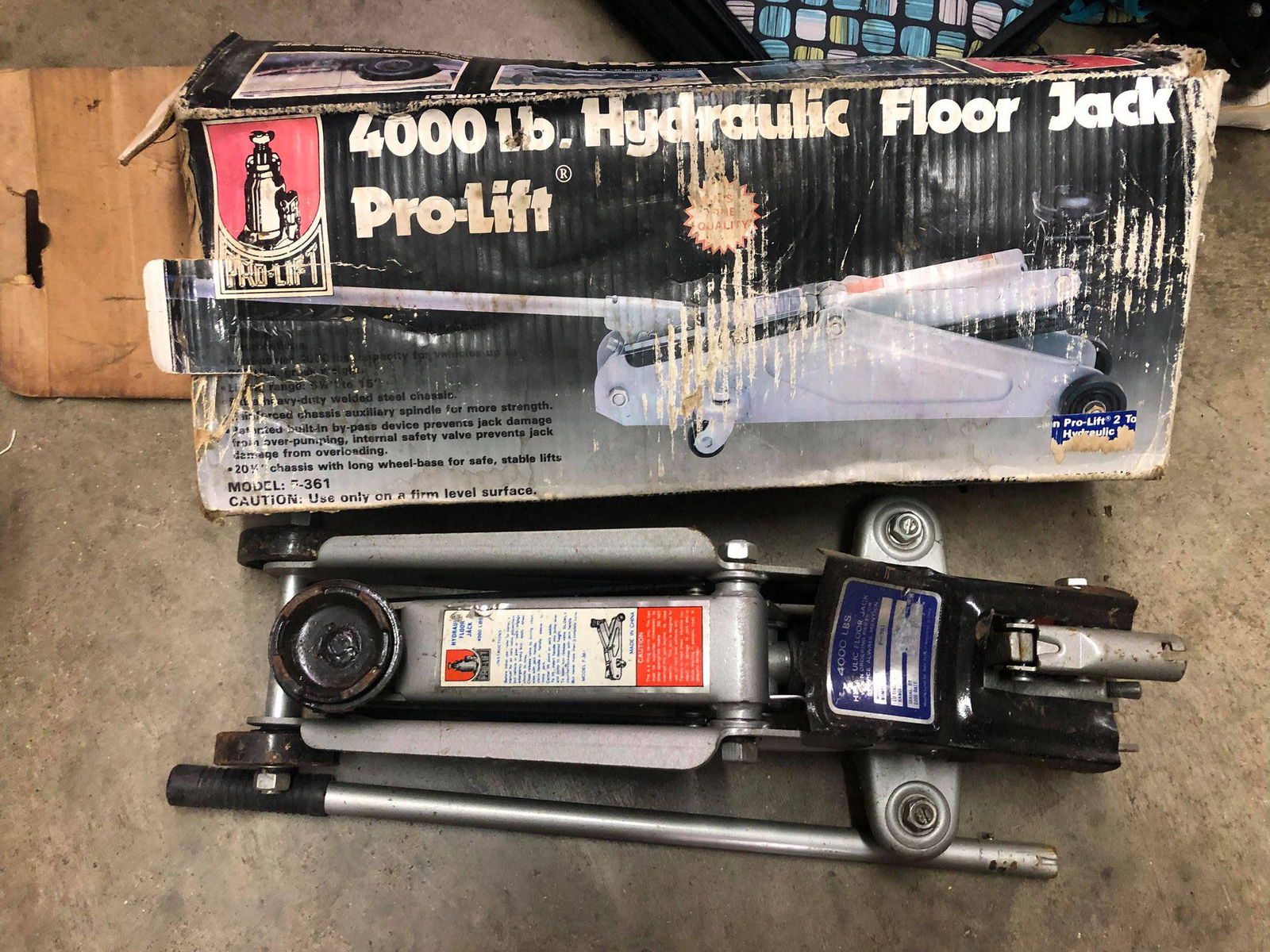 PRO-LIFT 4000lb Hydraulic Floor Jack: PRO-LIFT 4000lb Hydraulic Floor Jack
