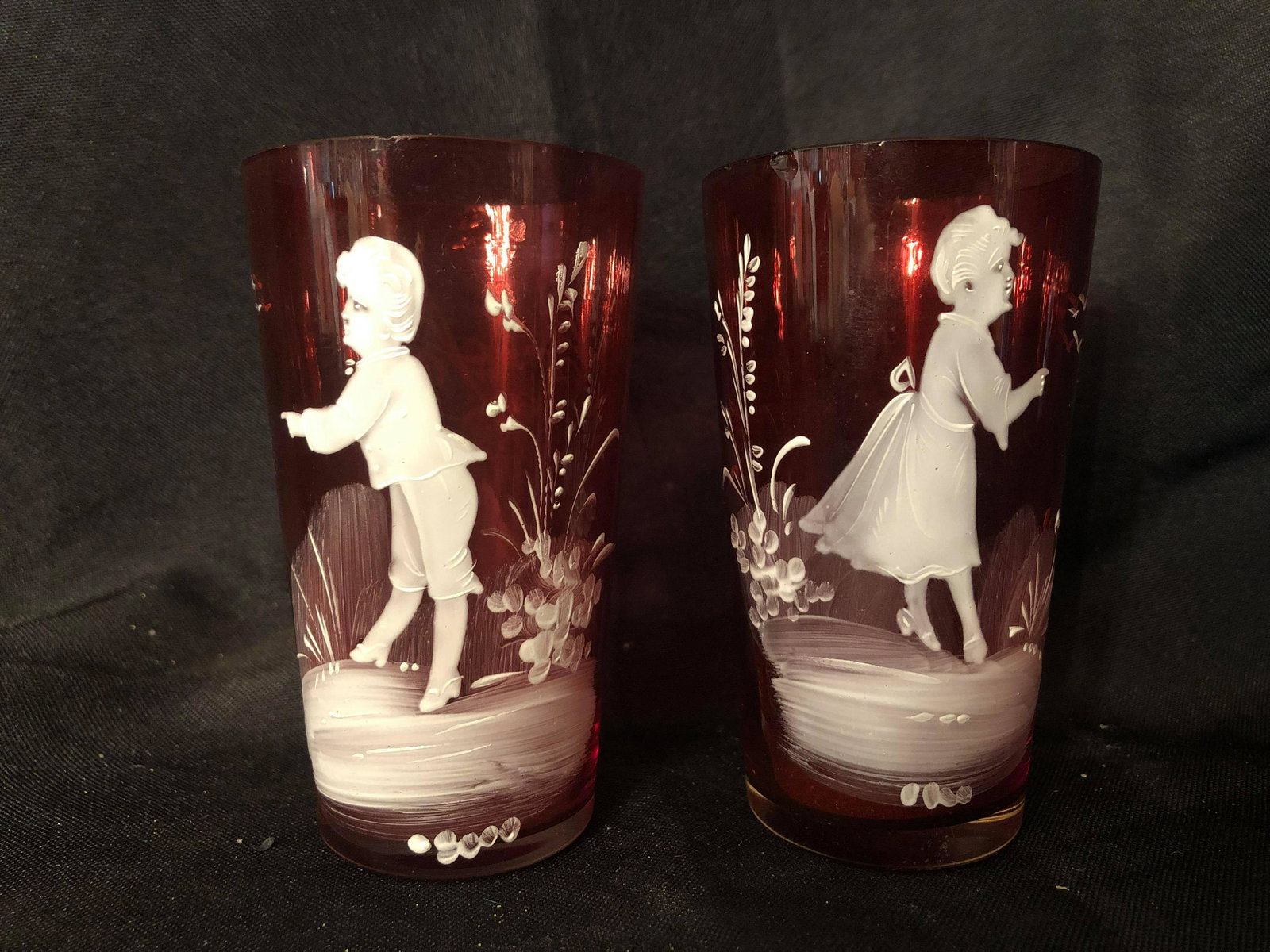 PAIR OF MARY GREGORY CUPS MARKED "WORLD'S FAIR 1893" (1 of 2)