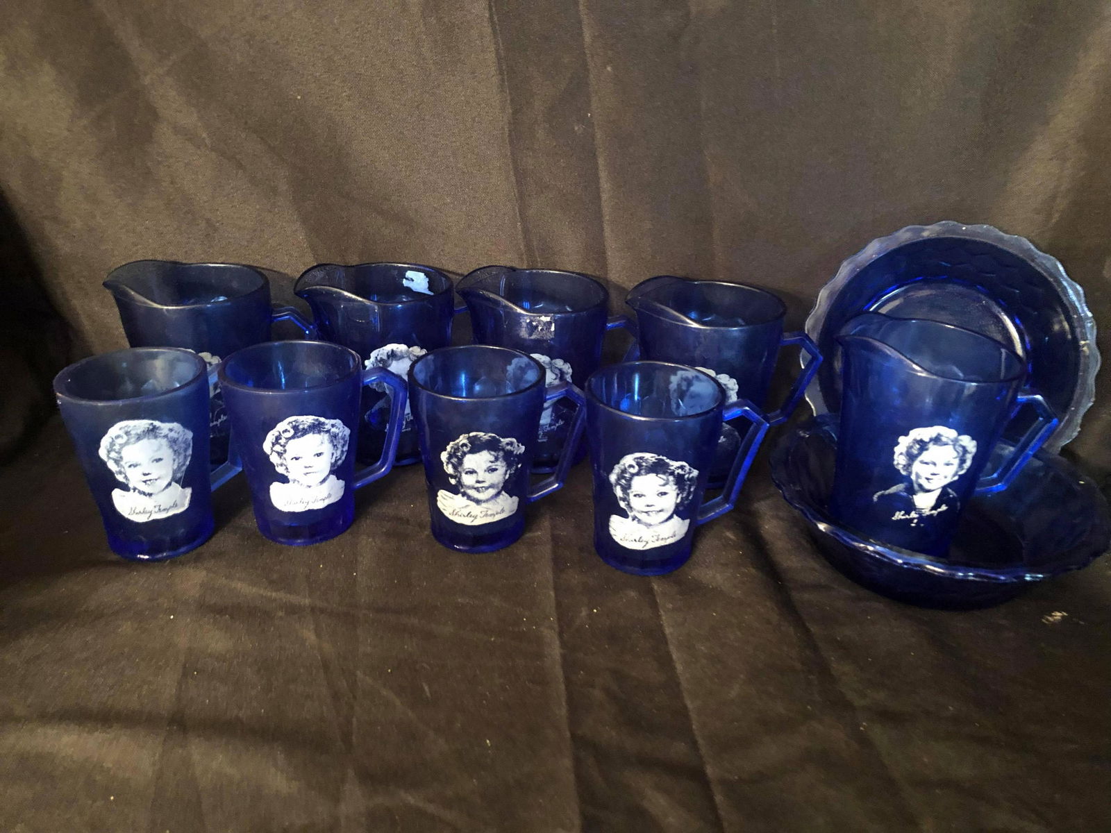 COLLECTION OF SHIRLEY TEMPLE GLASSES/ PITCHERS & PLATES (1 of 4)