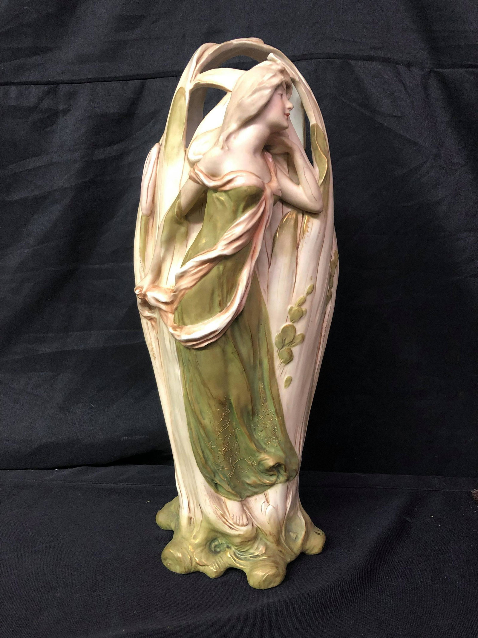 19"ROYAL DUX BOHEMIA PORCELAIN FIGURAL VASE ART NOUVEA: ROYAL DUX BOHEMIA PORCELAIN FIGURAL VASE 19"