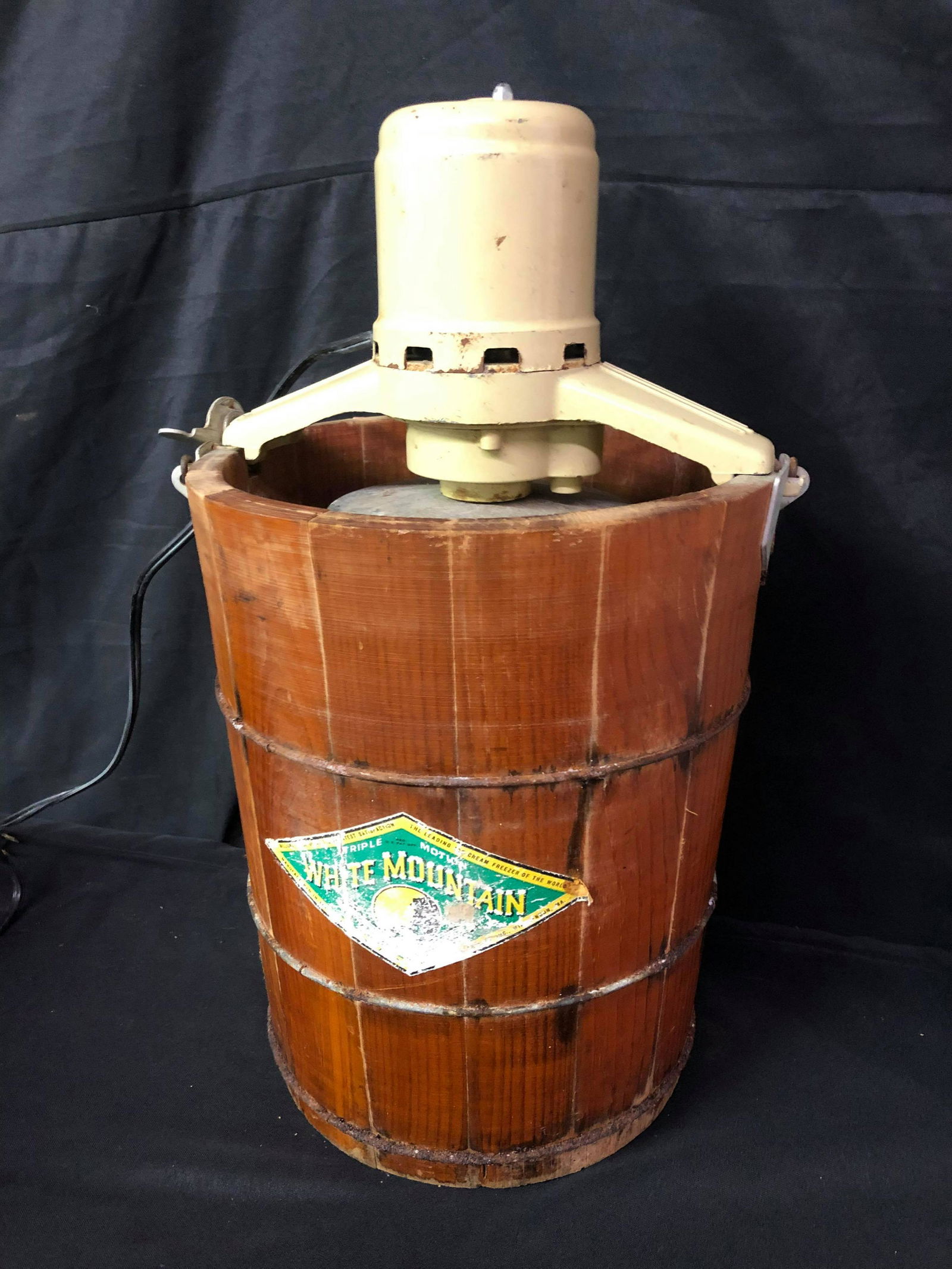 WHITE MOUNTAIN ICE CREAM CHURN: WHITE MOUNTAIN ICE CREAM CHURN