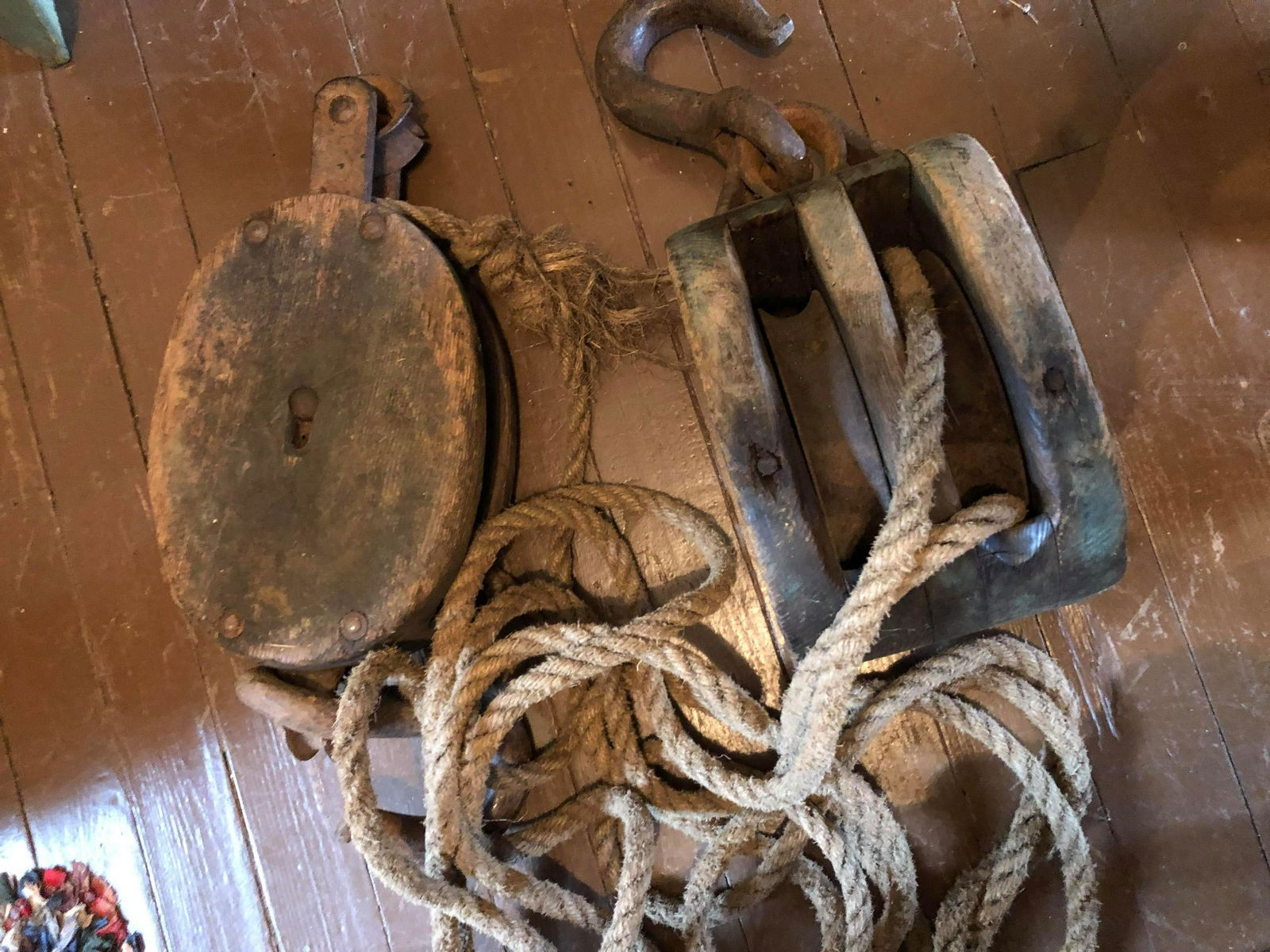 2 Very Large Block & Tackle With Hemp Rope (1 of 1)