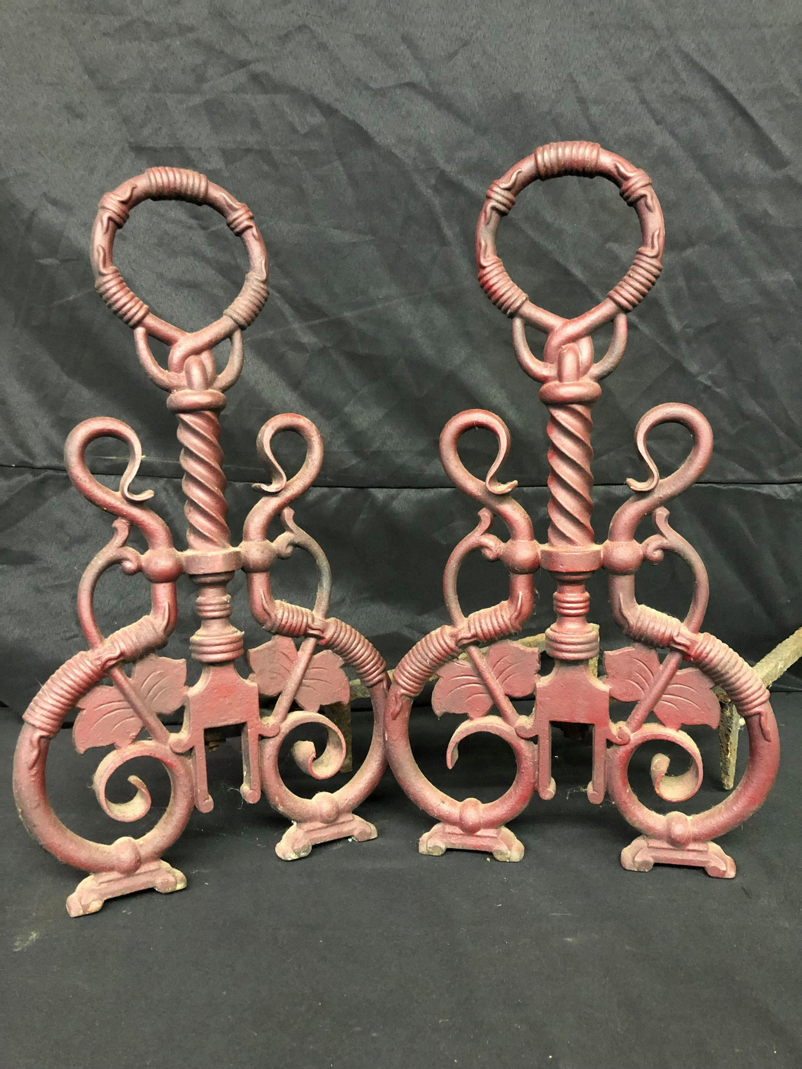PAIR OF ANDIRONS: PAIR OF ANDIRONS