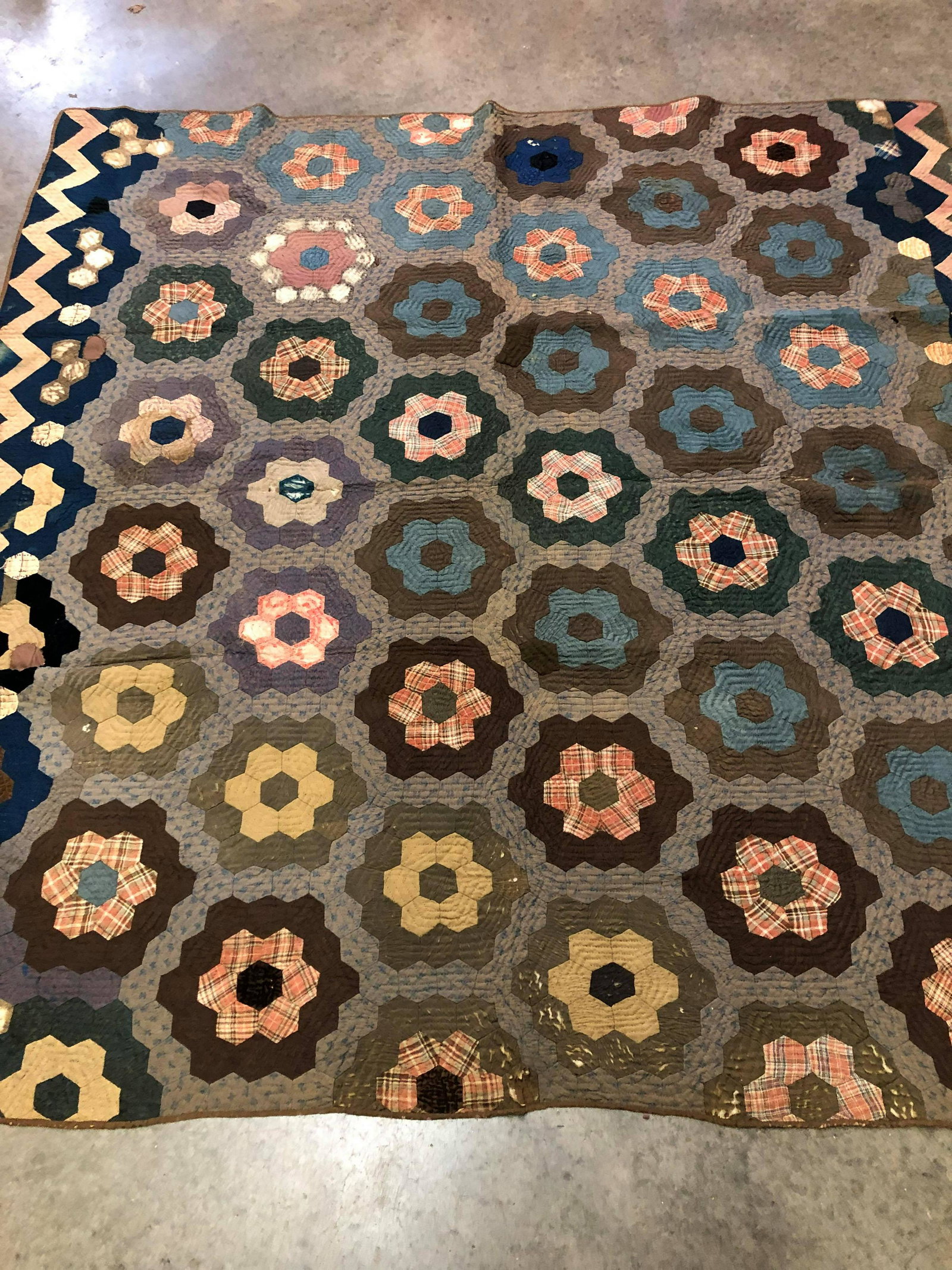 HANDSEWN QUILT (1 of 2)