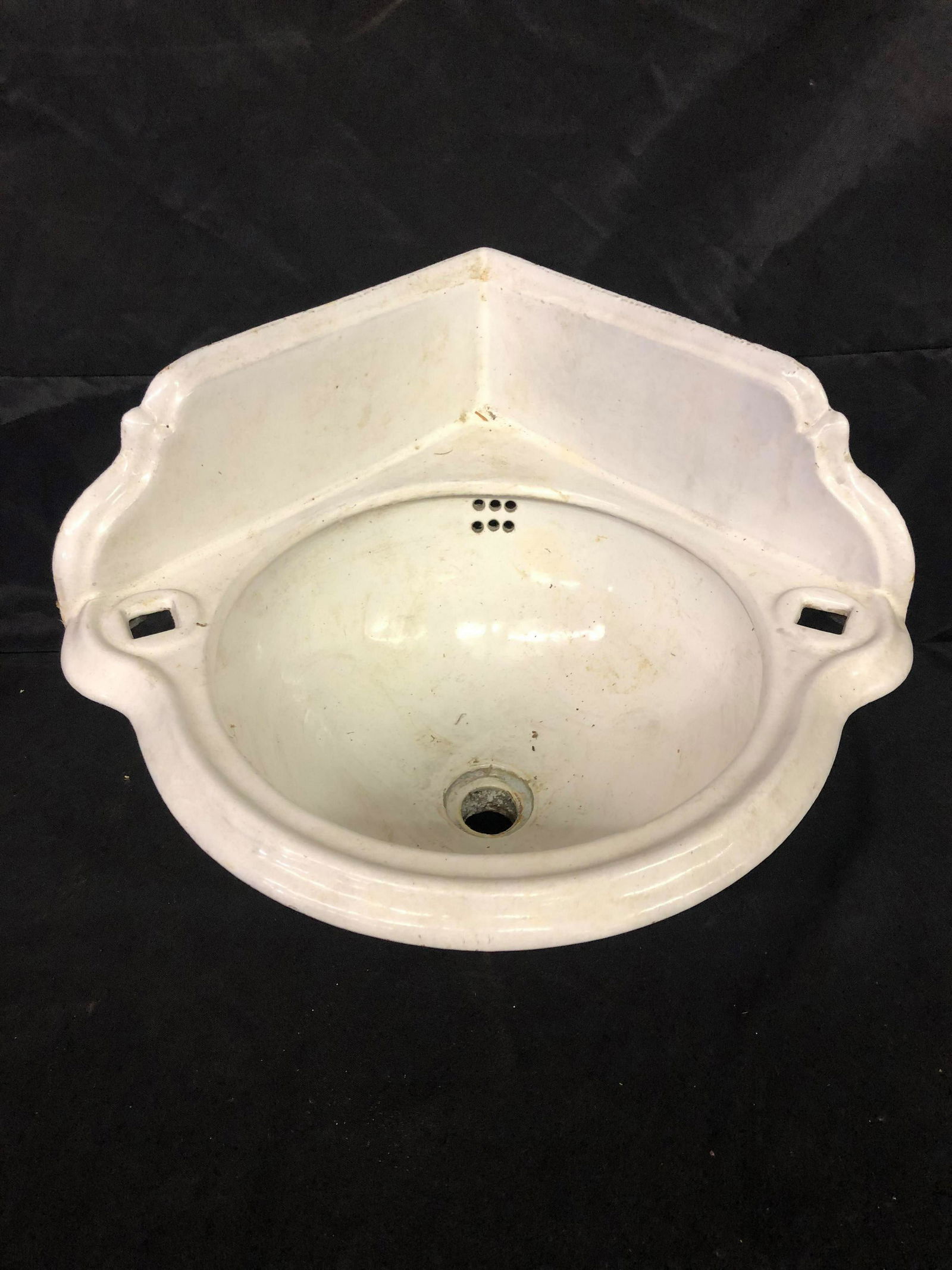 ANTIQUE CAST IRON CORNER SINK (1 of 3)