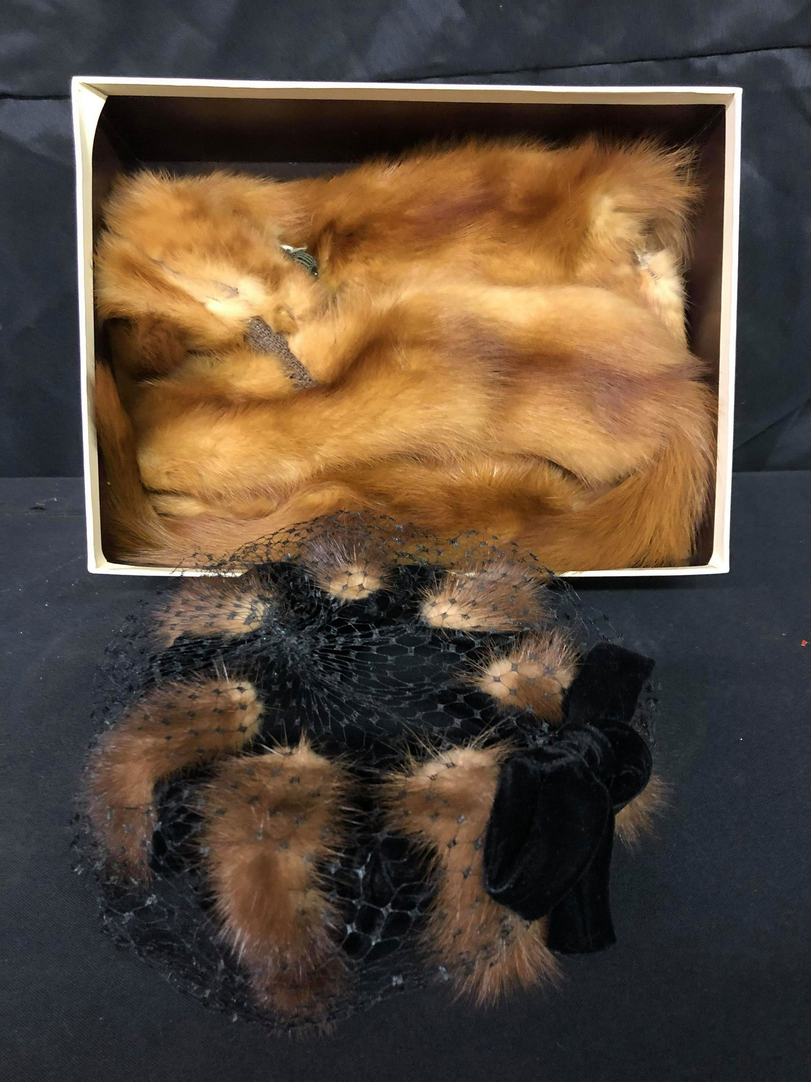 COLLECTION OF FURS/MINK STOLES: COLLECTION OF FURS/MINK STOLES