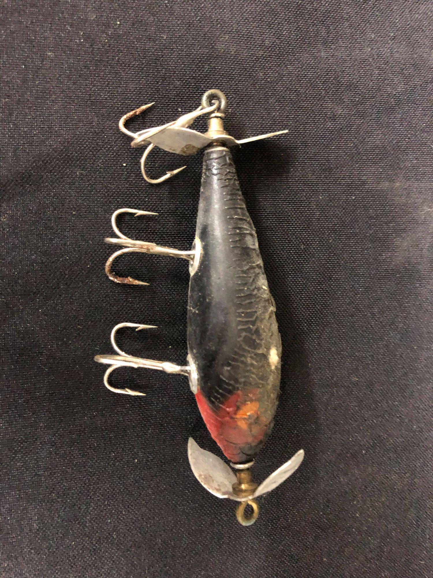 VINTAGE WOODEN FISHING LURES: VINTAGE WOODEN FISHING LURES