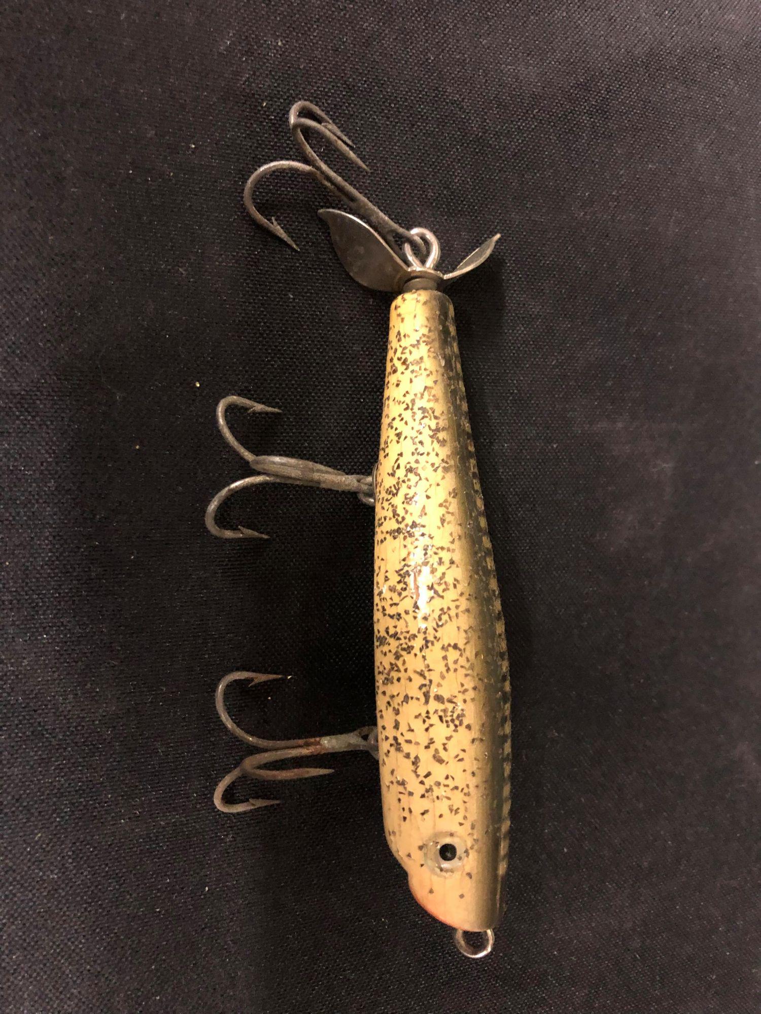 VINTAGE WOODEN FISHING LURES: VINTAGE WOODEN FISHING LURES