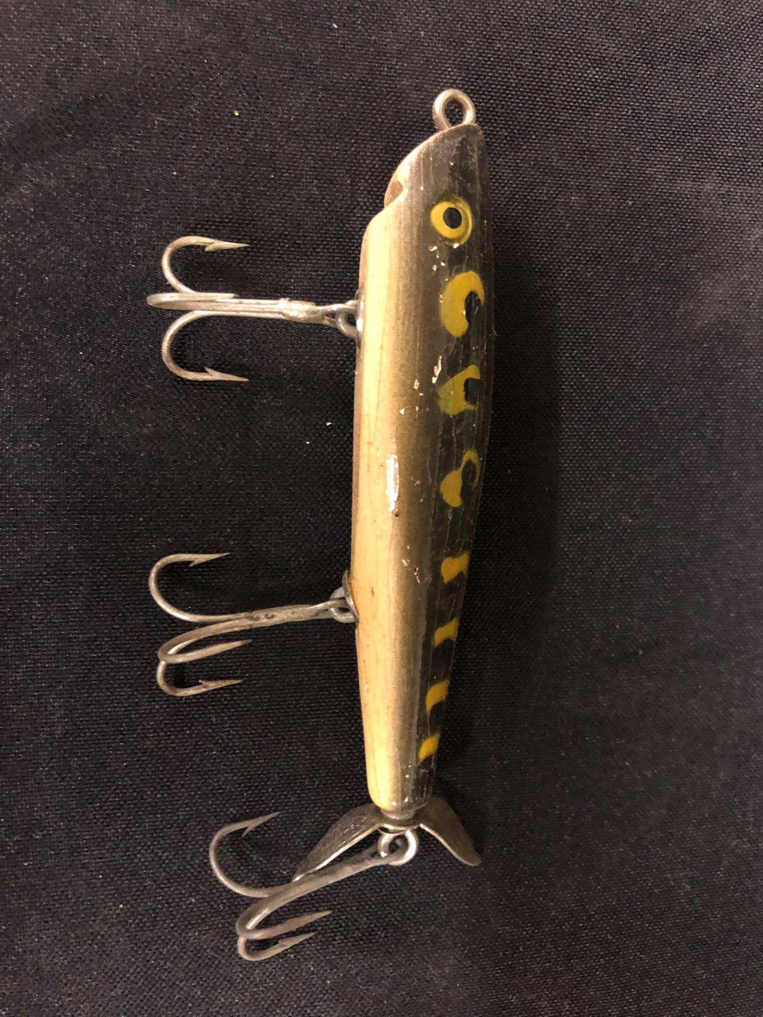 VINTAGE WOODEN FISHING LURES: VINTAGE WOODEN FISHING LURES