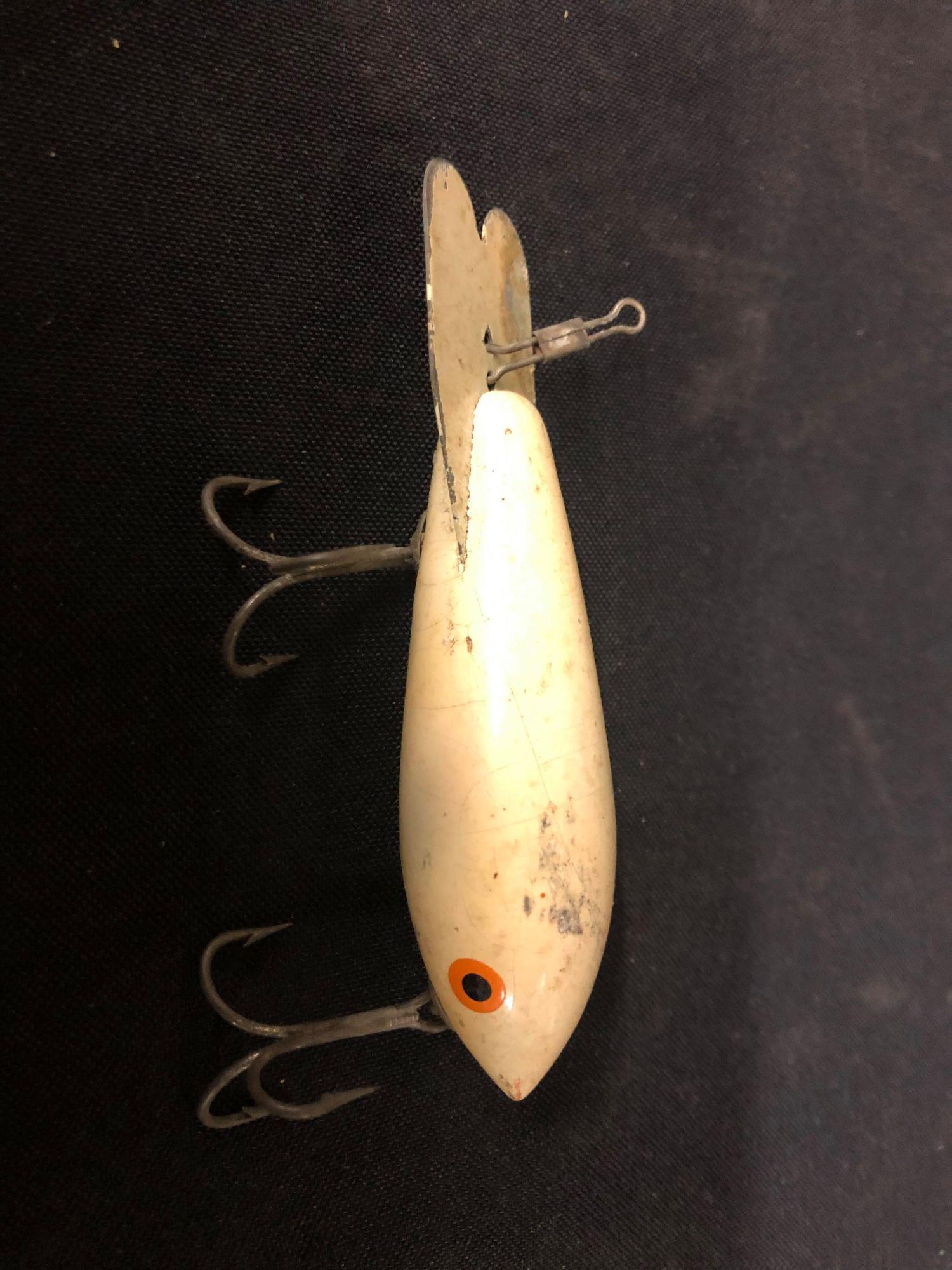 VINTAGE WOODEN FISHING LURES: VINTAGE WOODEN FISHING LURES