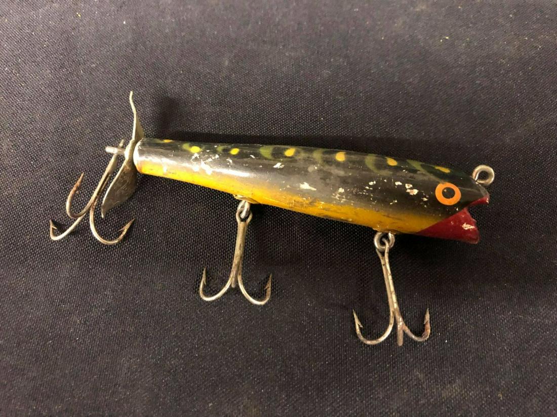 VINTAGE WOODEN FISHING LURES: VINTAGE WOODEN FISHING LURES