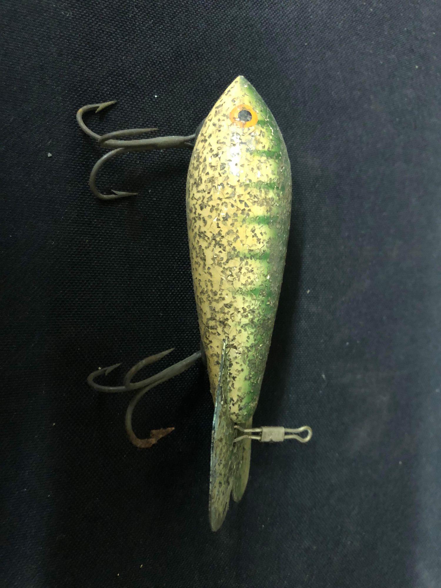 VINTAGE WOODEN FISHING LURES: VINTAGE WOODEN FISHING LURES