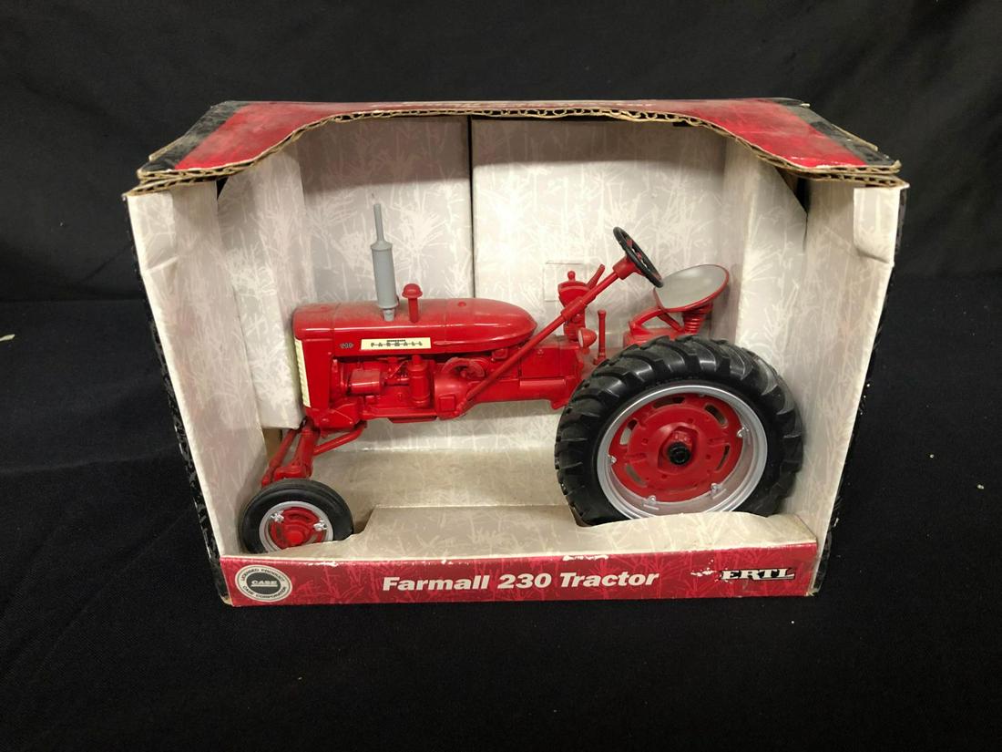 Farmall Die Cast Toy Tractor (1 of 1)