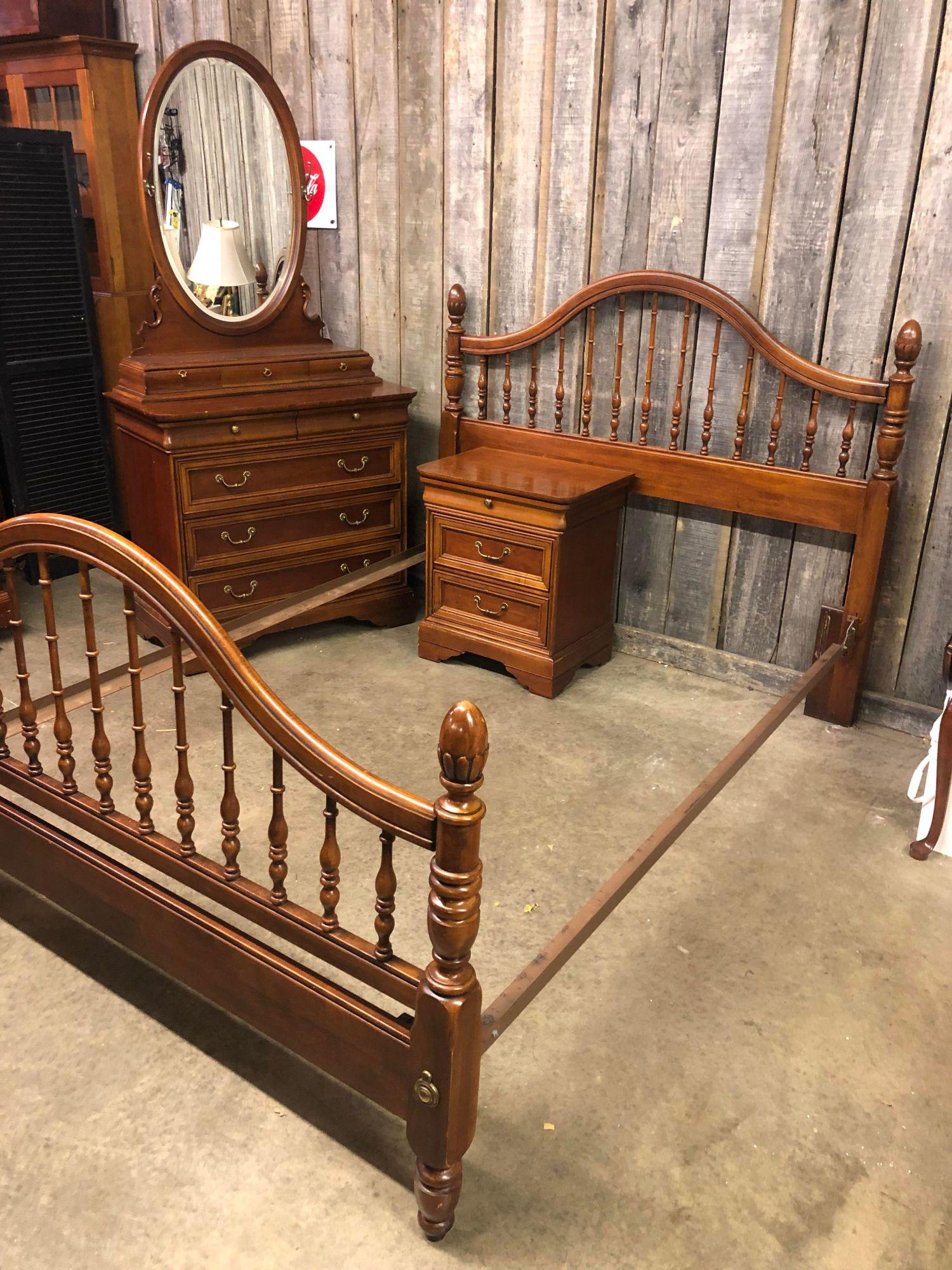 Bedroom Set: Bedroom Set