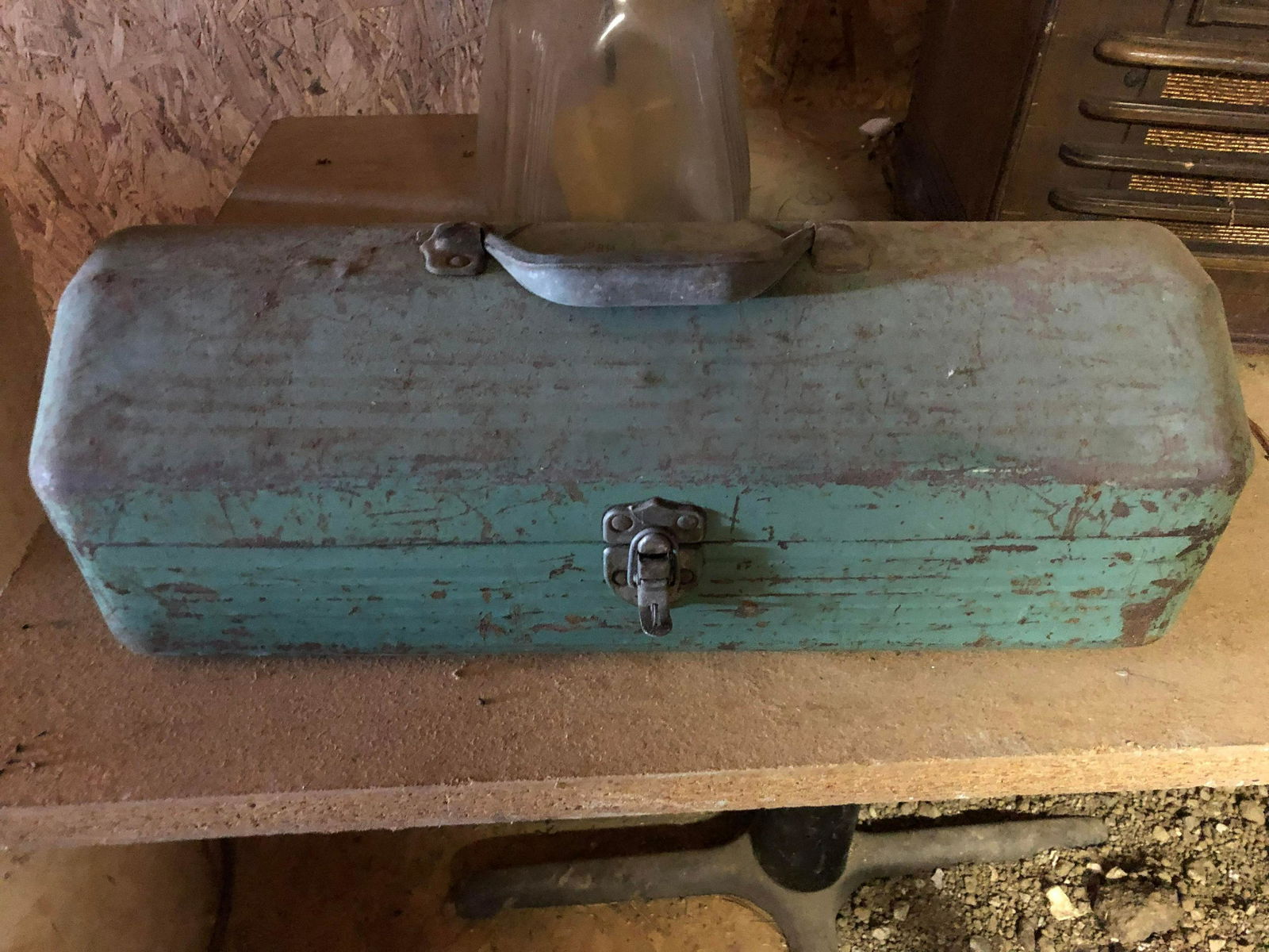 Metal Toolbox (1 of 1)