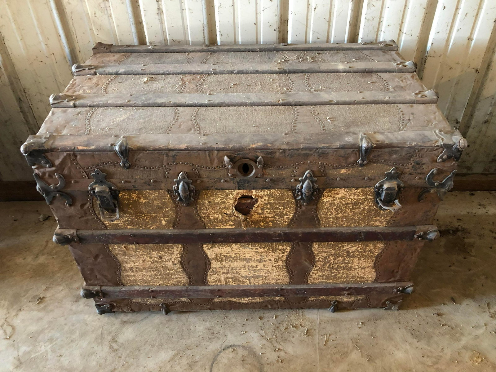 Antique Trunk: Antique Trunk