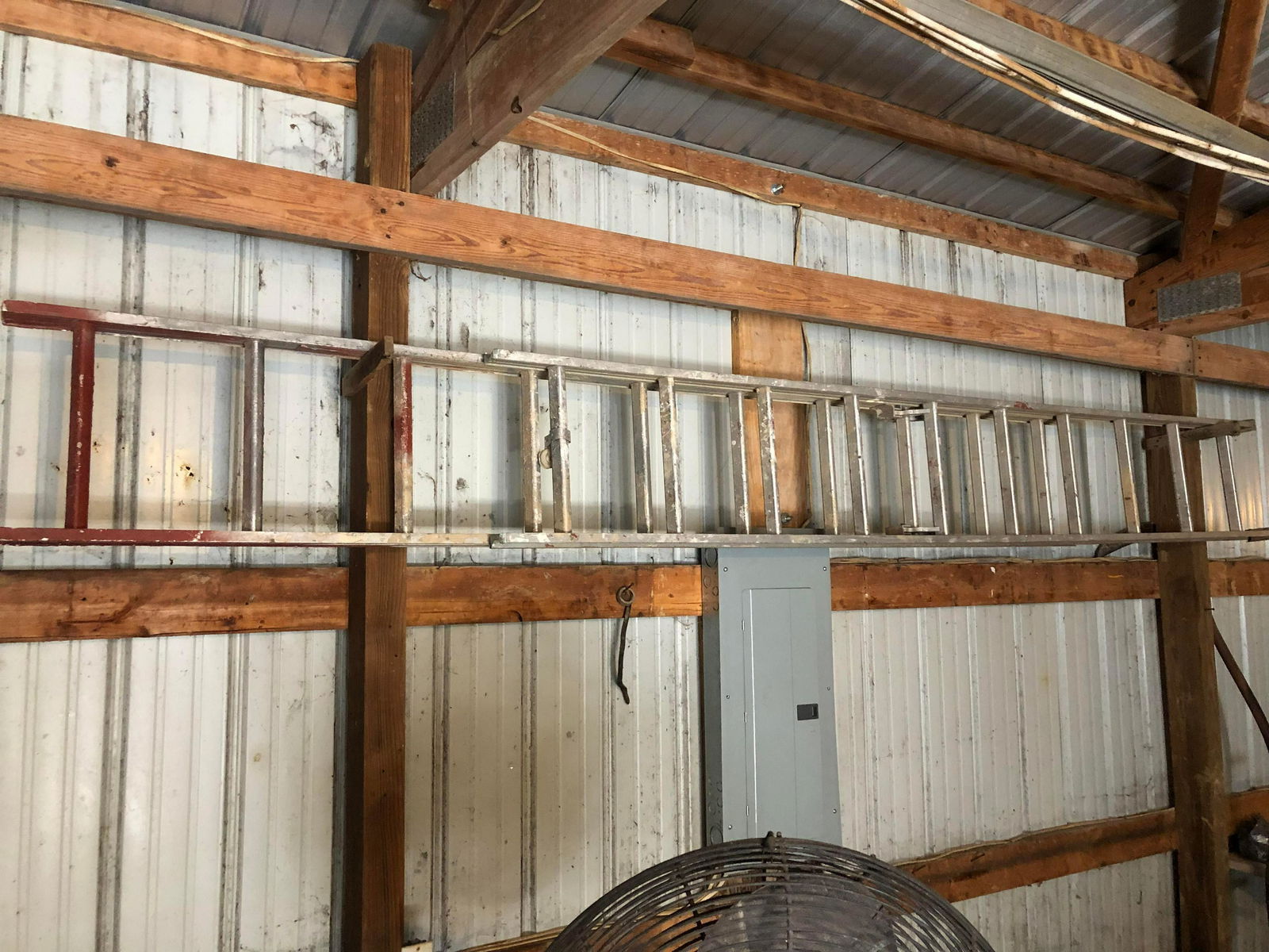 Aluminum Extension Ladder (1 of 1)