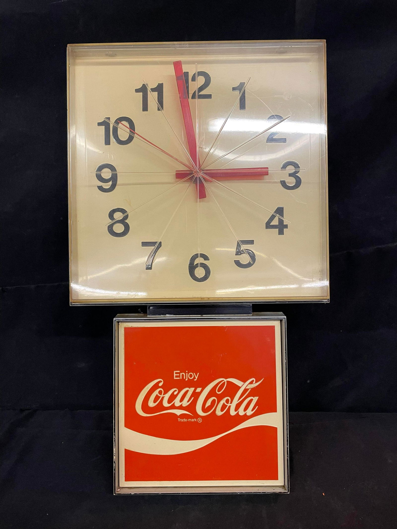 Vintage Coca-Cola Advertising Clock (1 of 2)