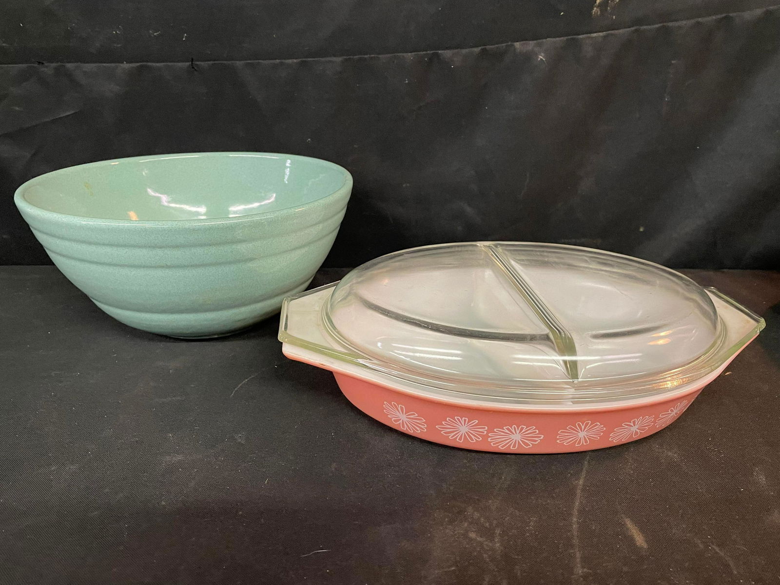 Pair Of Cooking Bowls Including Pyrex: Pair Of Cooking Bowls Including Pyrex