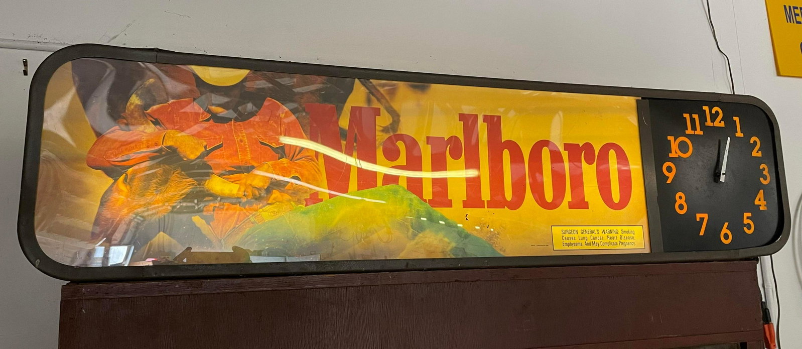 Lighted Working Marlboro Clock/Sign: Lighted Working Marlboro Clock/Sign