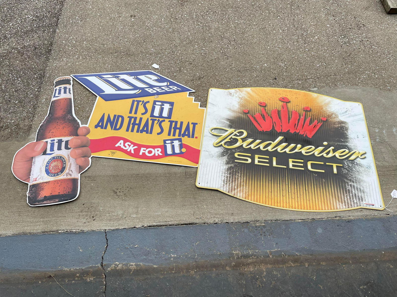 Budweiser Select And Miller Lite Metal Beer Signs (1 of 1)