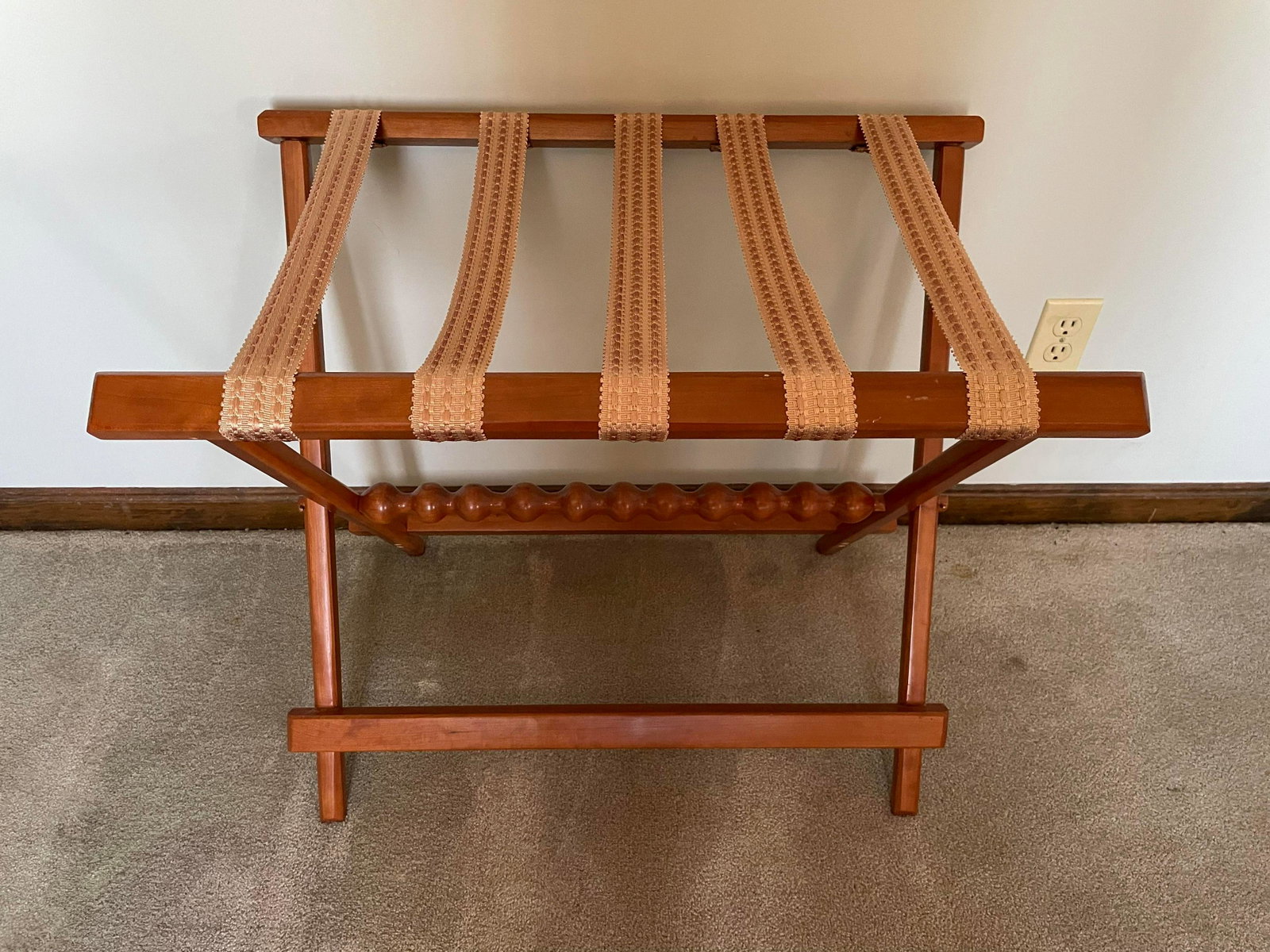 Handmade Wooden Luggage Rack: Handmade Wooden Luggage Rack