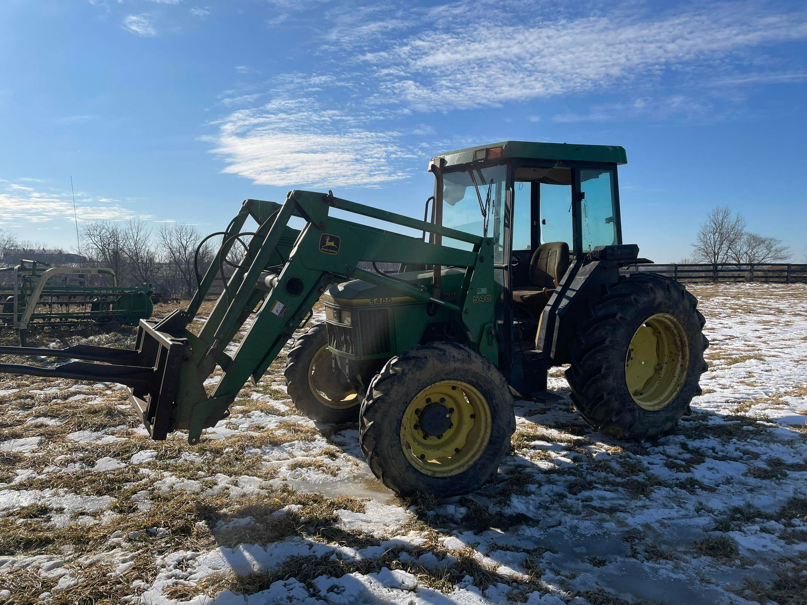 John Deere 5400 Tractor With Cab And Front Loader, Runs: John Deere 5400 Tractor With Cab And Front Loader, Runs And Operates As It Should.