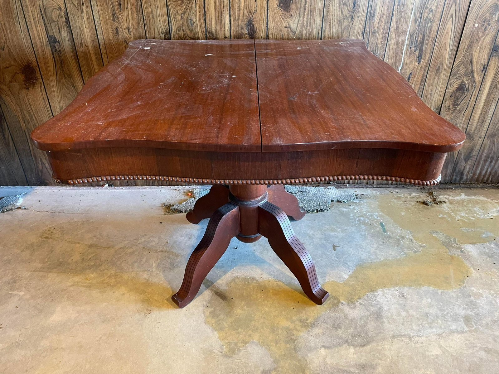 Antique Pedestal Table: Antique Pedestal Table