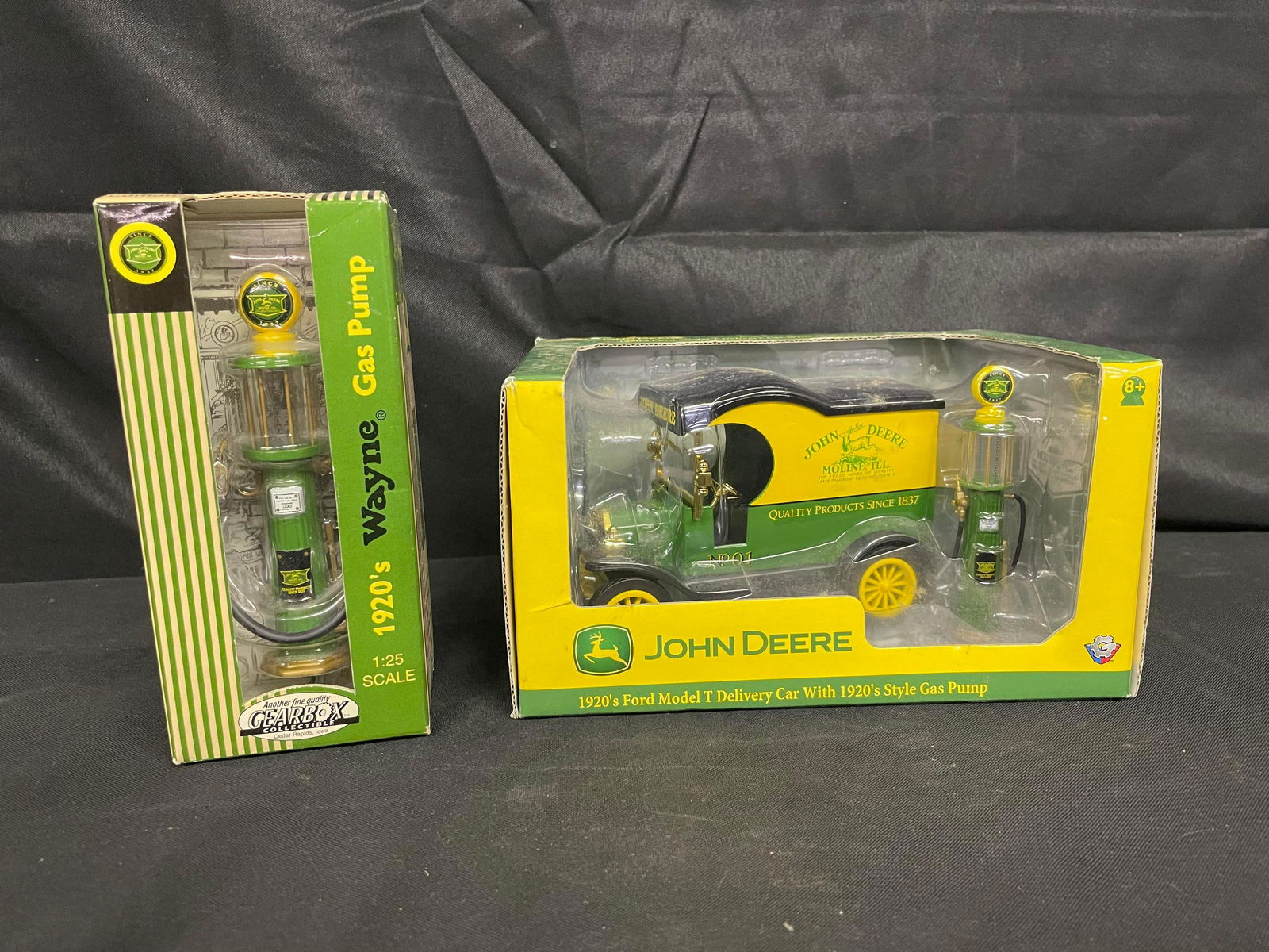 John Deere 1920's Wayne Gas Pump (1:25) And JD 1920's Ford Model T Delivery Car With 1920's Style: John Deere 1920's Wayne Gas Pump (1:25) And JD 1920's Ford Model T Delivery Car With 1920's Style Gas Pump