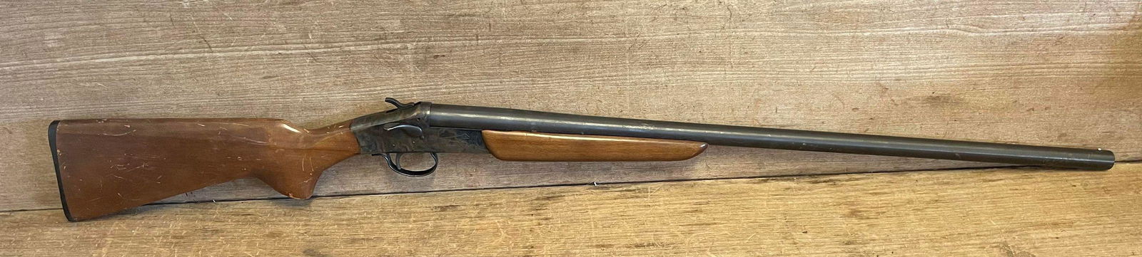 Stevens Model 940B Savage Arms 12GA. 3" Single Barrel With Engraved Hunting Dog Scene Westfield,: Stevens Model 940B Savage Arms 12GA. 3" Single Barrel With Engraved Hunting Dog Scene Westfield, Mass. U.S.A.