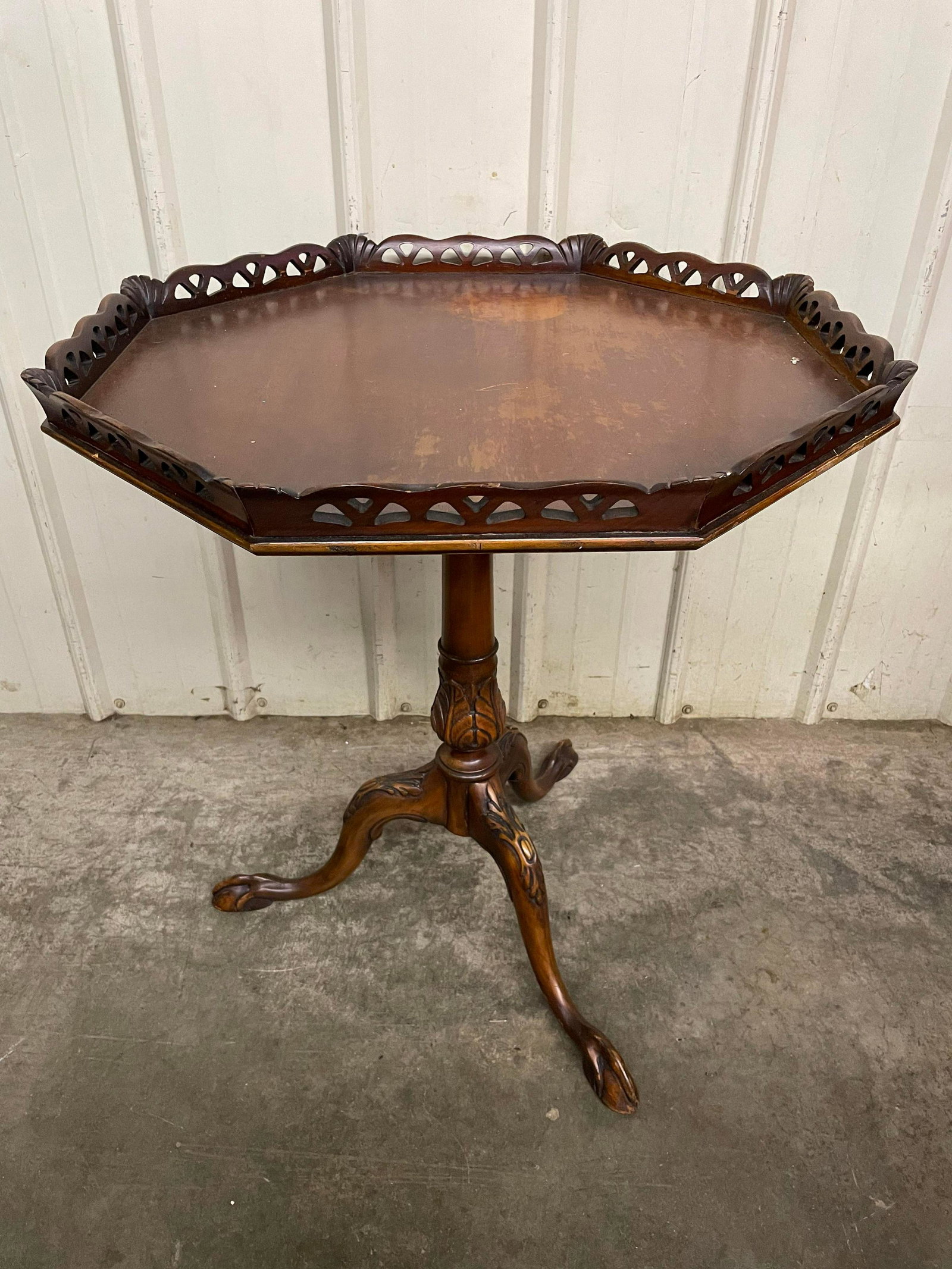 Vintage Pie Crust Side Table: Vintage Pie Crust Side Table
